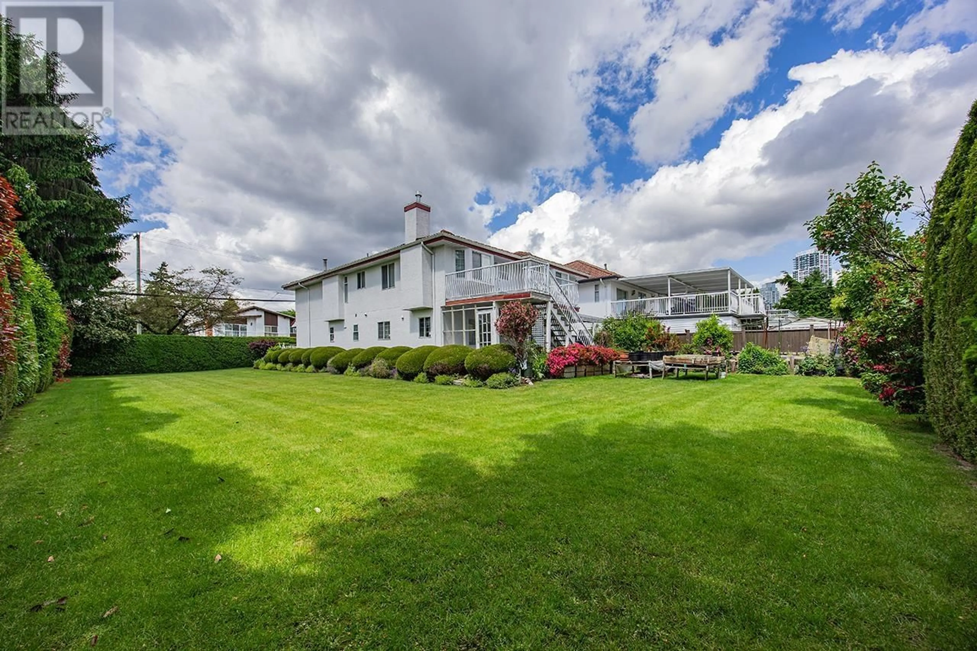 A pic from outside/outdoor area/front of a property/back of a property/a pic from drone, water/lake/river/ocean view for 7168 SUSSEX AVENUE, Burnaby British Columbia V5J3V3