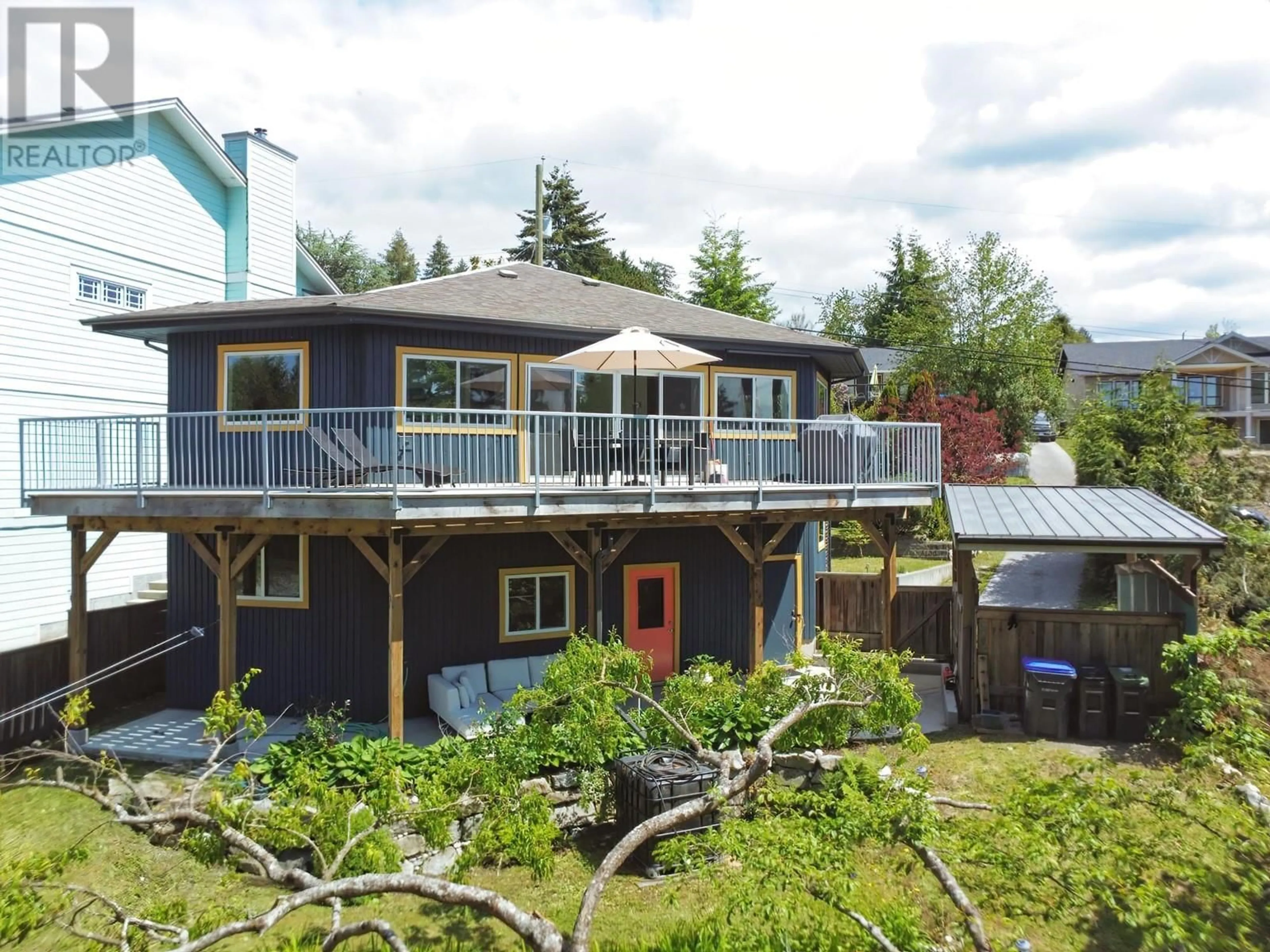 A pic from outside/outdoor area/front of a property/back of a property/a pic from drone, unknown for 4873 LAUREL AVENUE, Sechelt British Columbia V7Z0B5