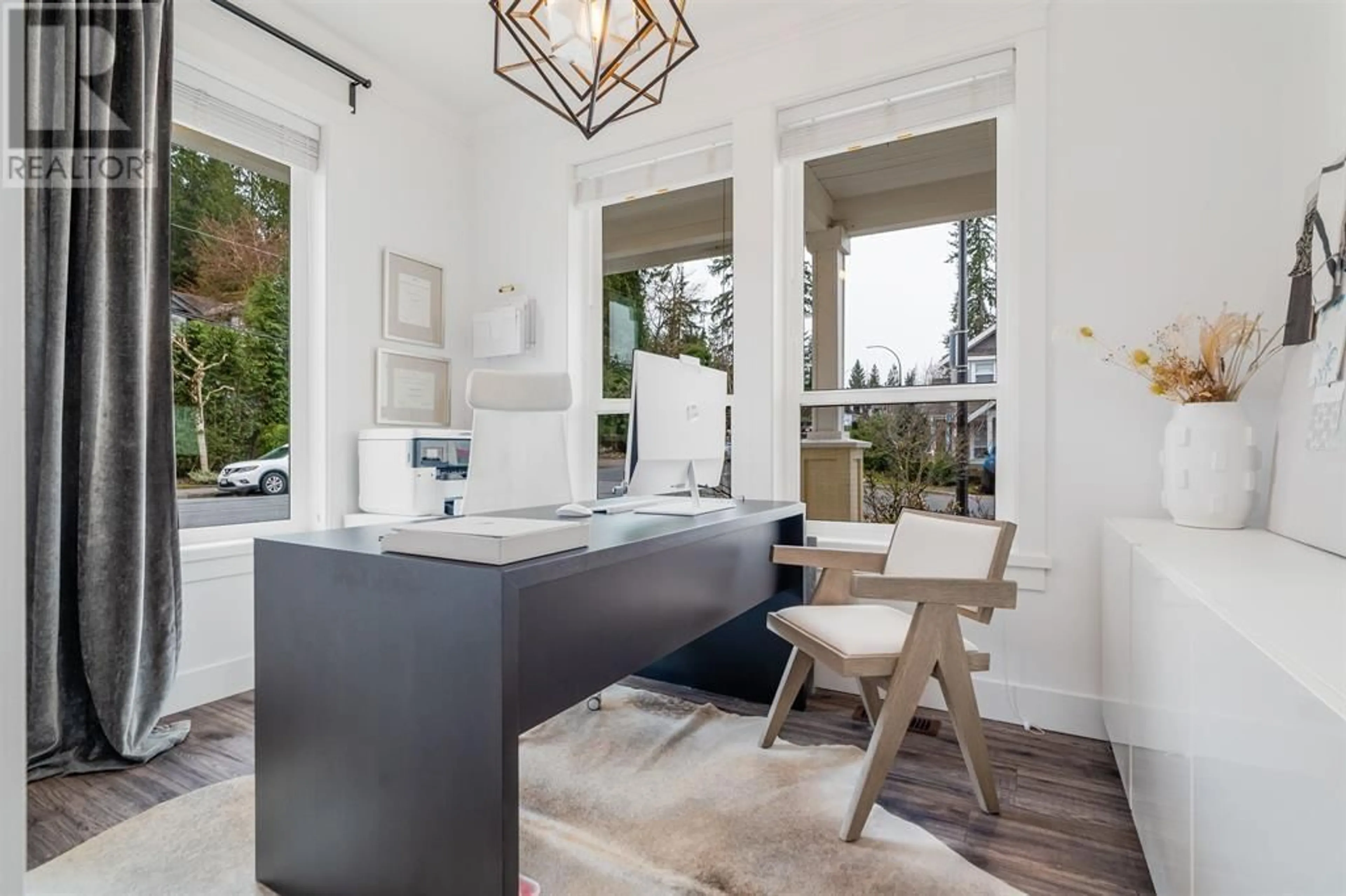 Contemporary bathroom, unknown for 10408 243 STREET, Maple Ridge British Columbia V2W0G7