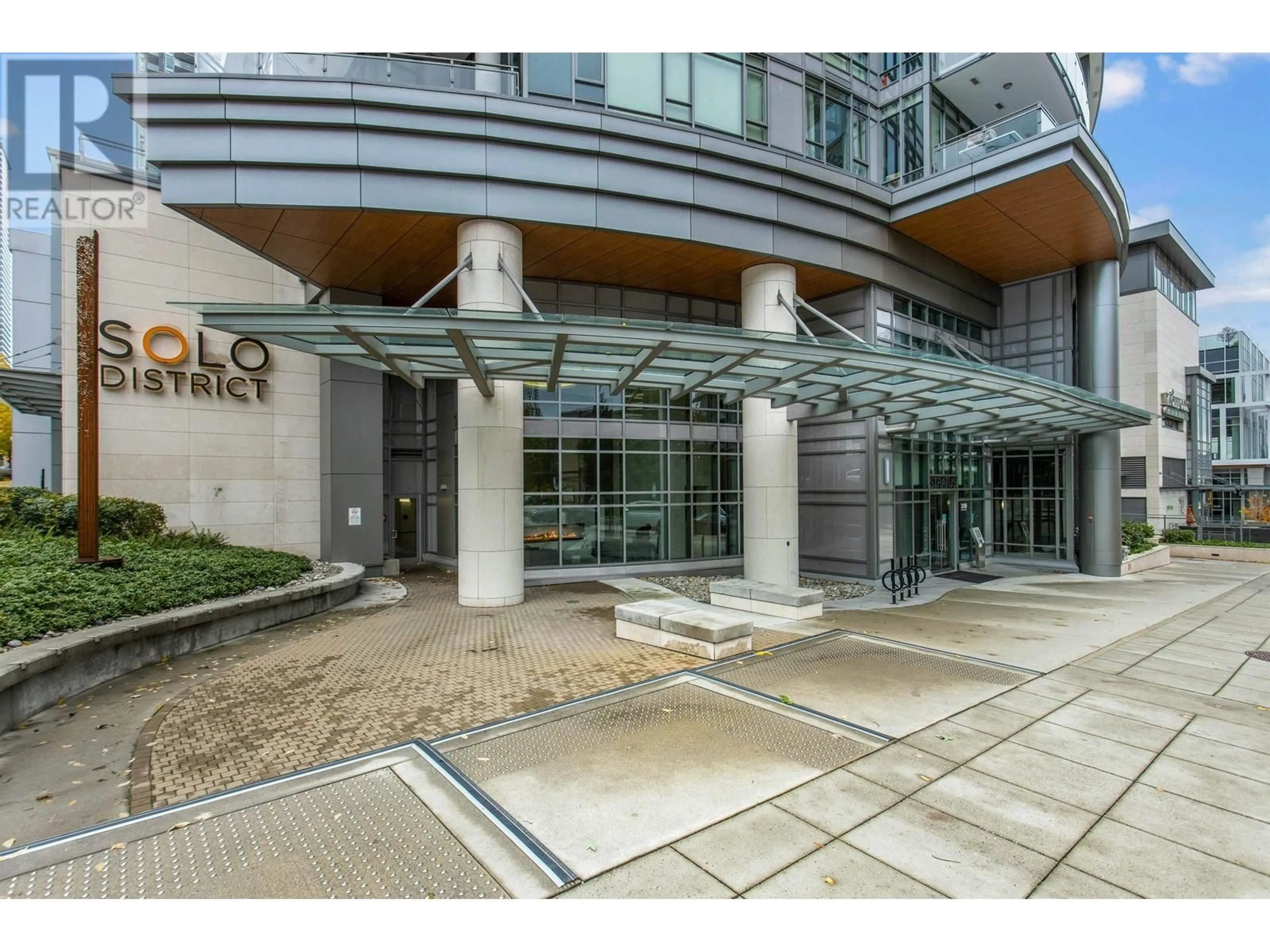 Indoor foyer for 2803 - 2008 ROSSER AVENUE, Burnaby British Columbia V5C0H8