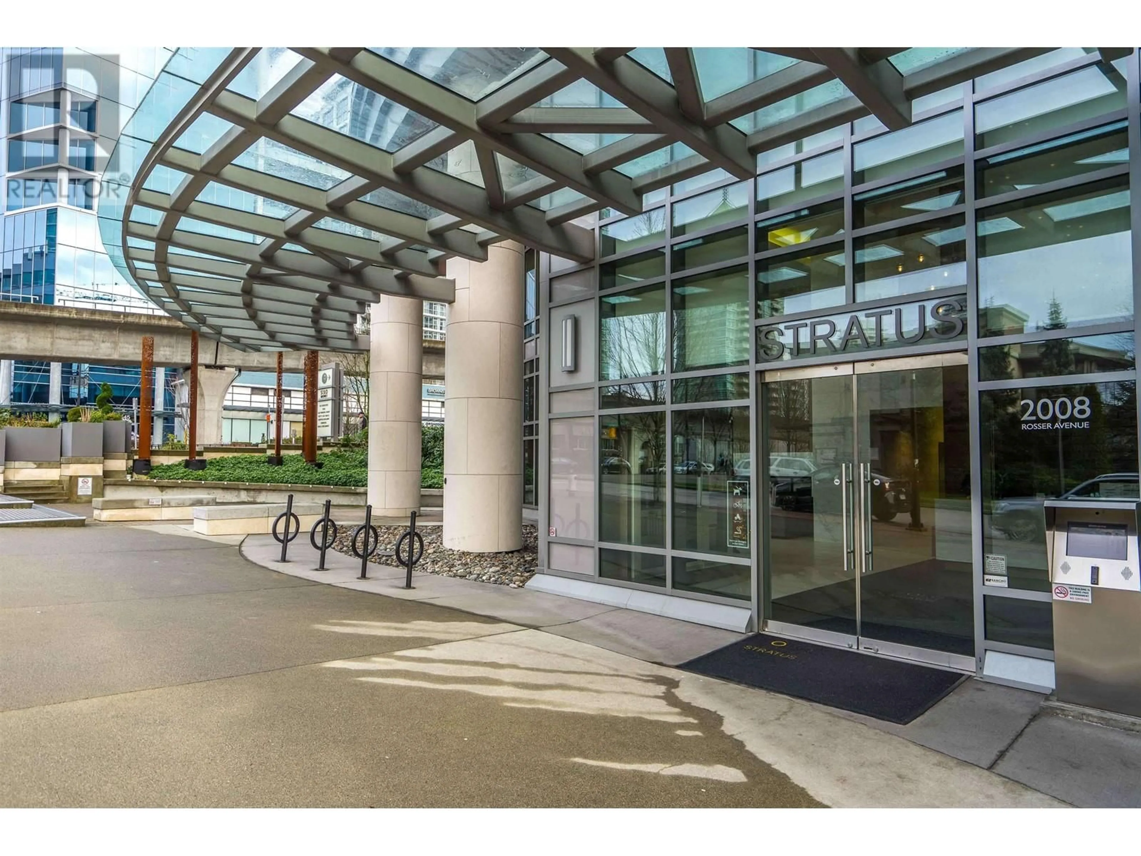 Indoor foyer for 2803 - 2008 ROSSER AVENUE, Burnaby British Columbia V5C0H8