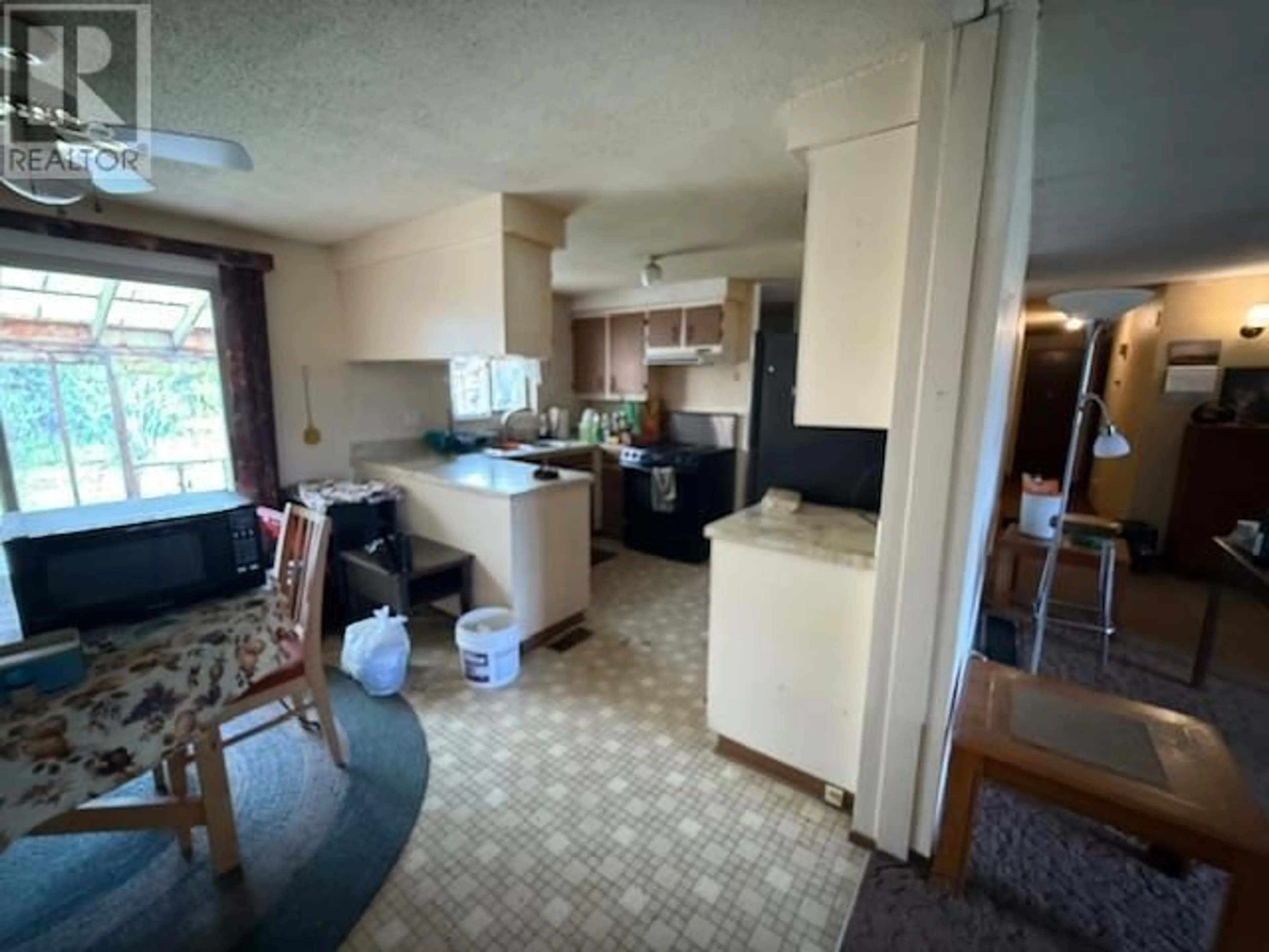 A pic of a room for 1 - 41522 YELLOWHEAD 16 HIGHWAY, Houston British Columbia V0J1Z1