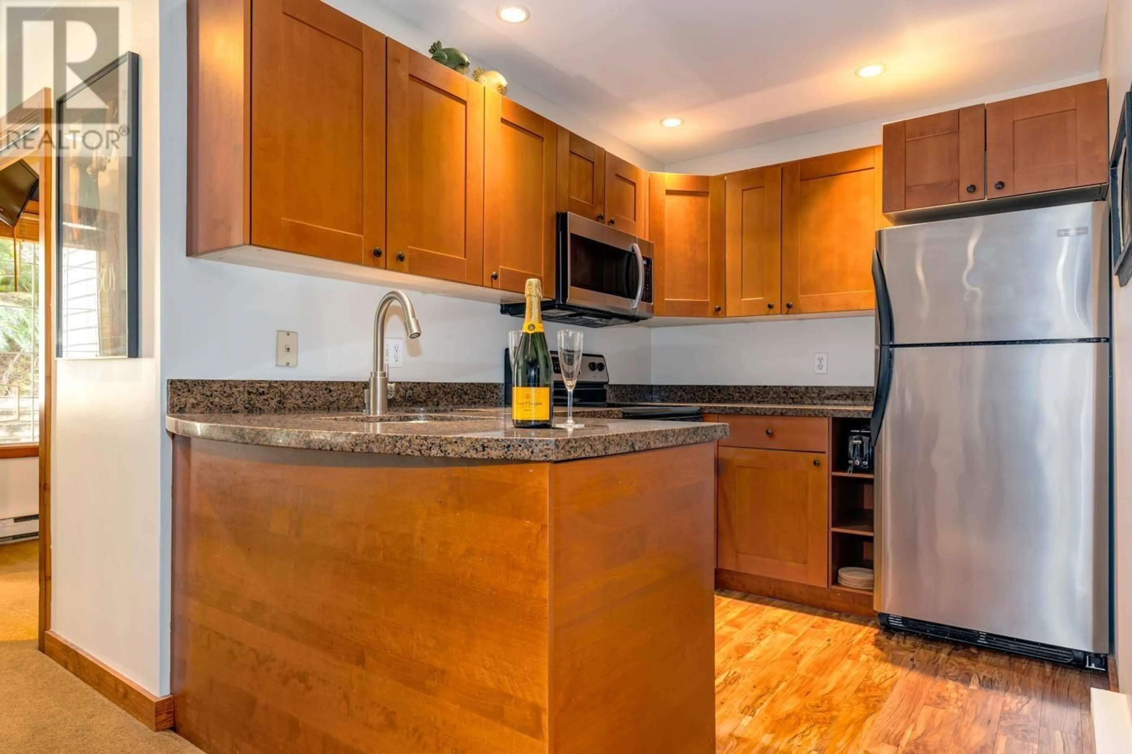 Standard kitchen, unknown for 6 - 4822 SPEARHEAD DRIVE, Whistler British Columbia V0N1B4