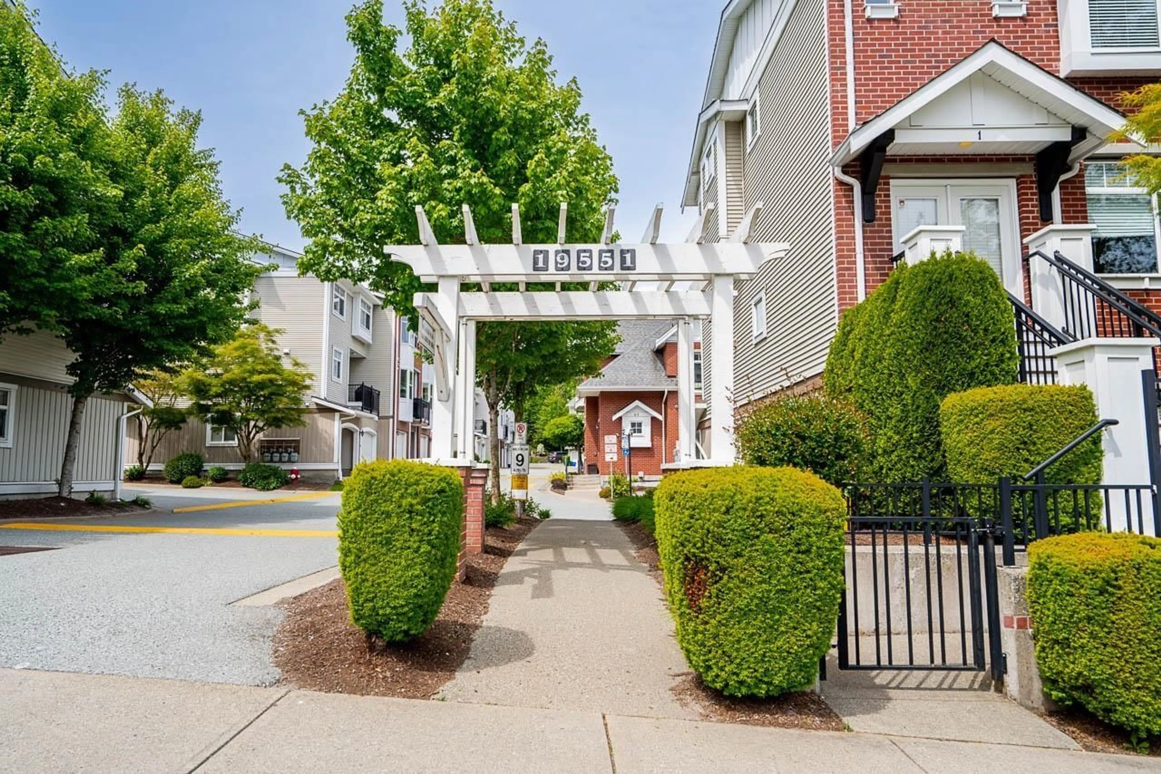 Patio, street for 109 - 19551 66, Surrey British Columbia V4N0Z4