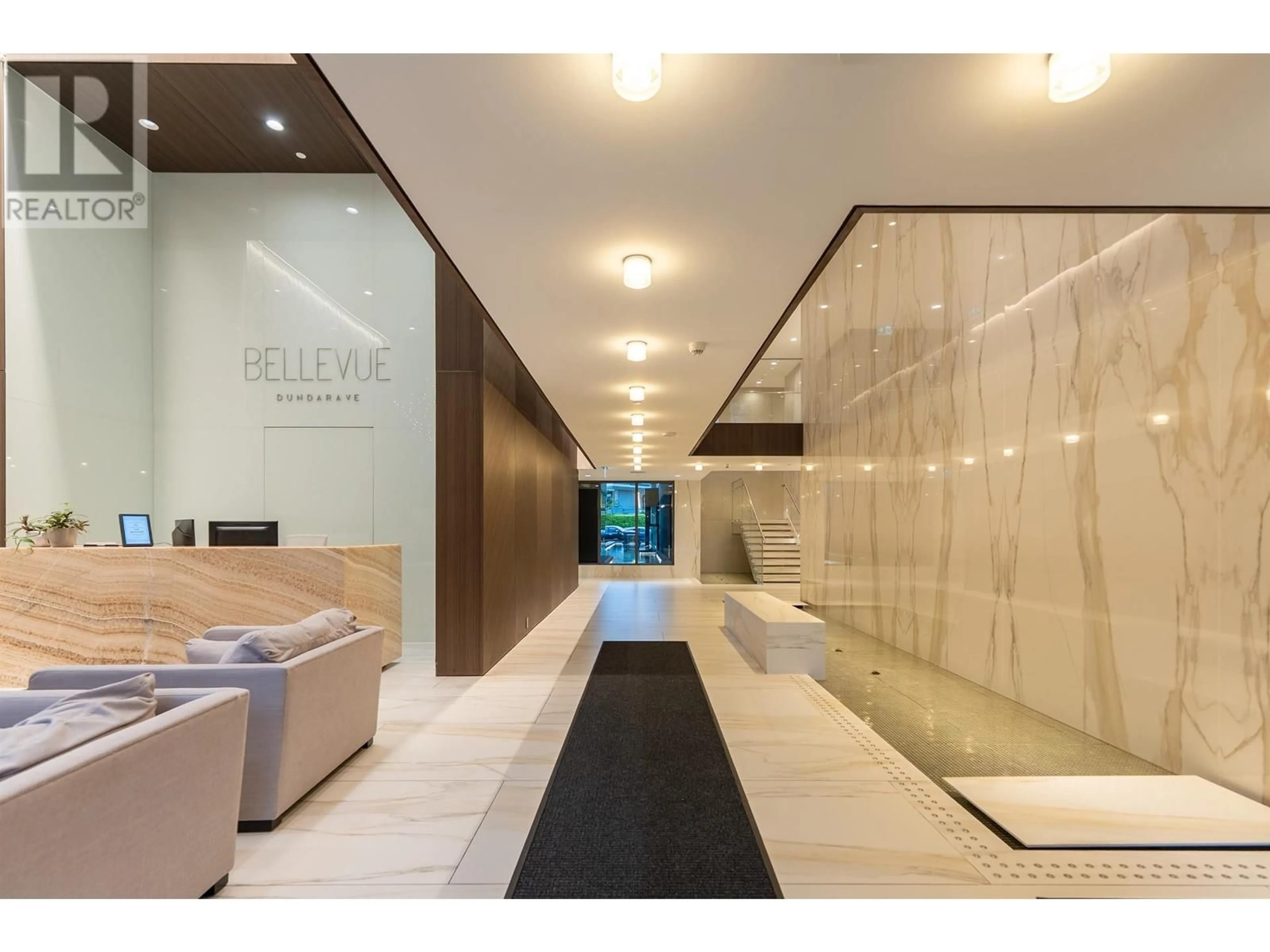 Indoor foyer for 1002 - 2289 BELLEVUE AVENUE, Vancouver British Columbia V7V1C5