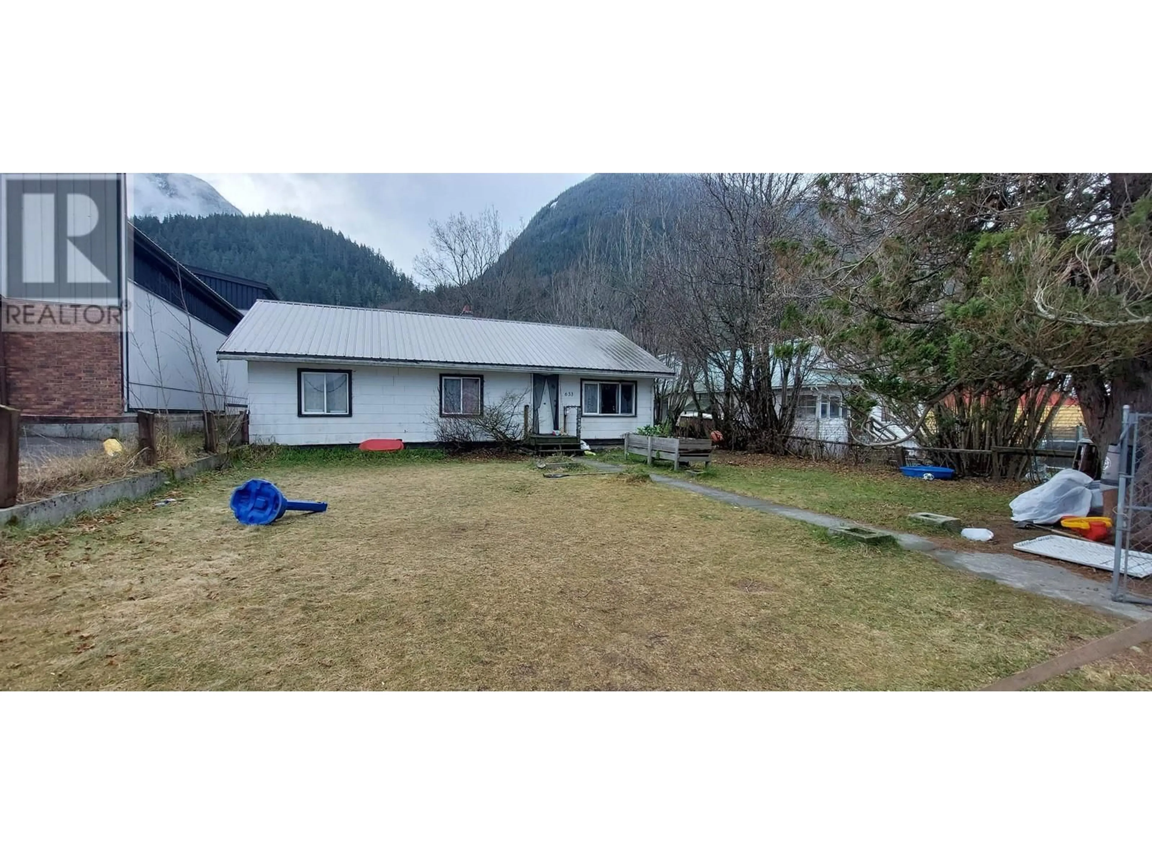 A pic from outside/outdoor area/front of a property/back of a property/a pic from drone, mountain view for 633 CLIFF STREET, Bella Coola British Columbia V0T1C0