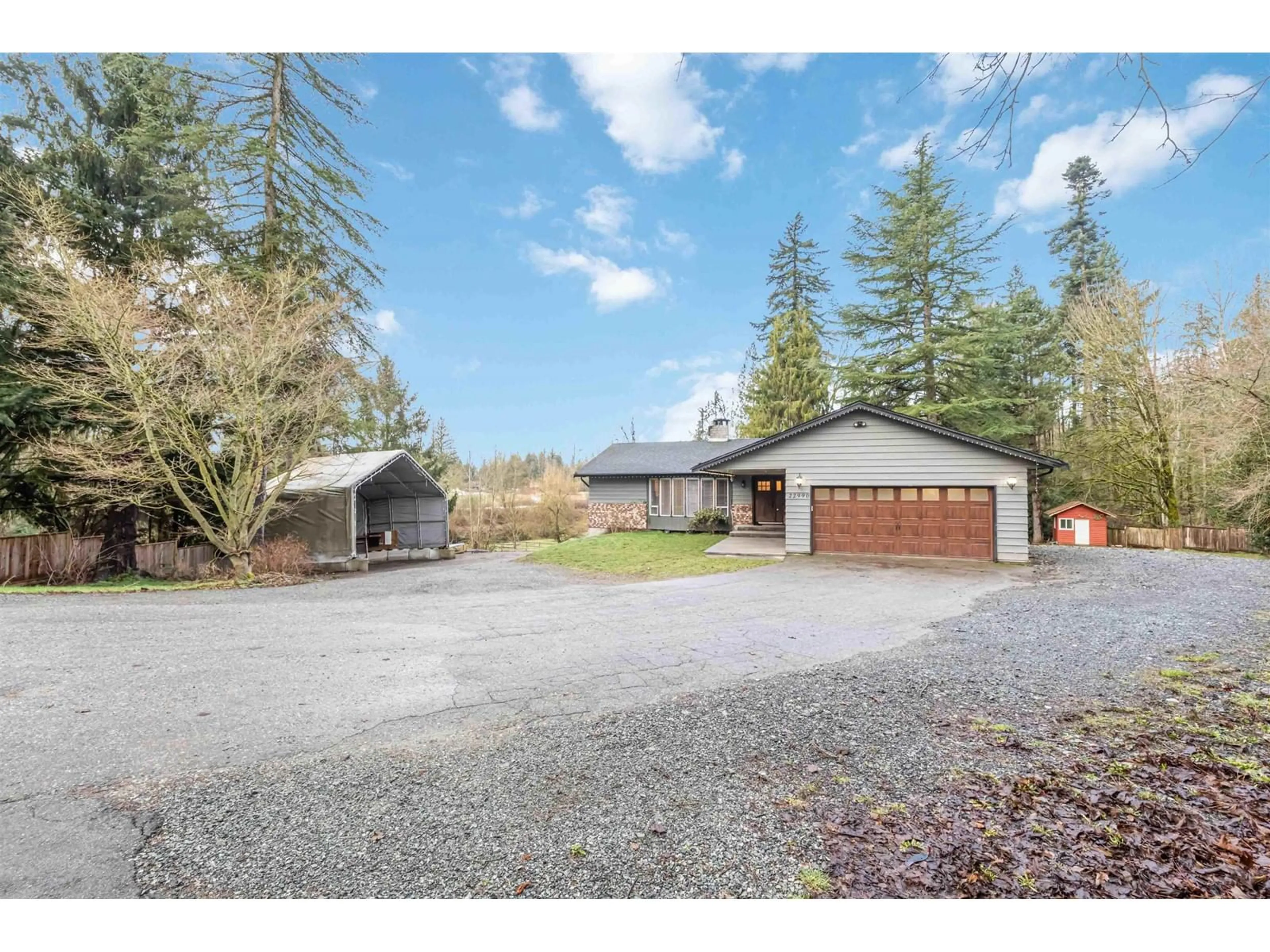 A pic from outside/outdoor area/front of a property/back of a property/a pic from drone, unknown for 22990 70A, Langley British Columbia V2Y2J9