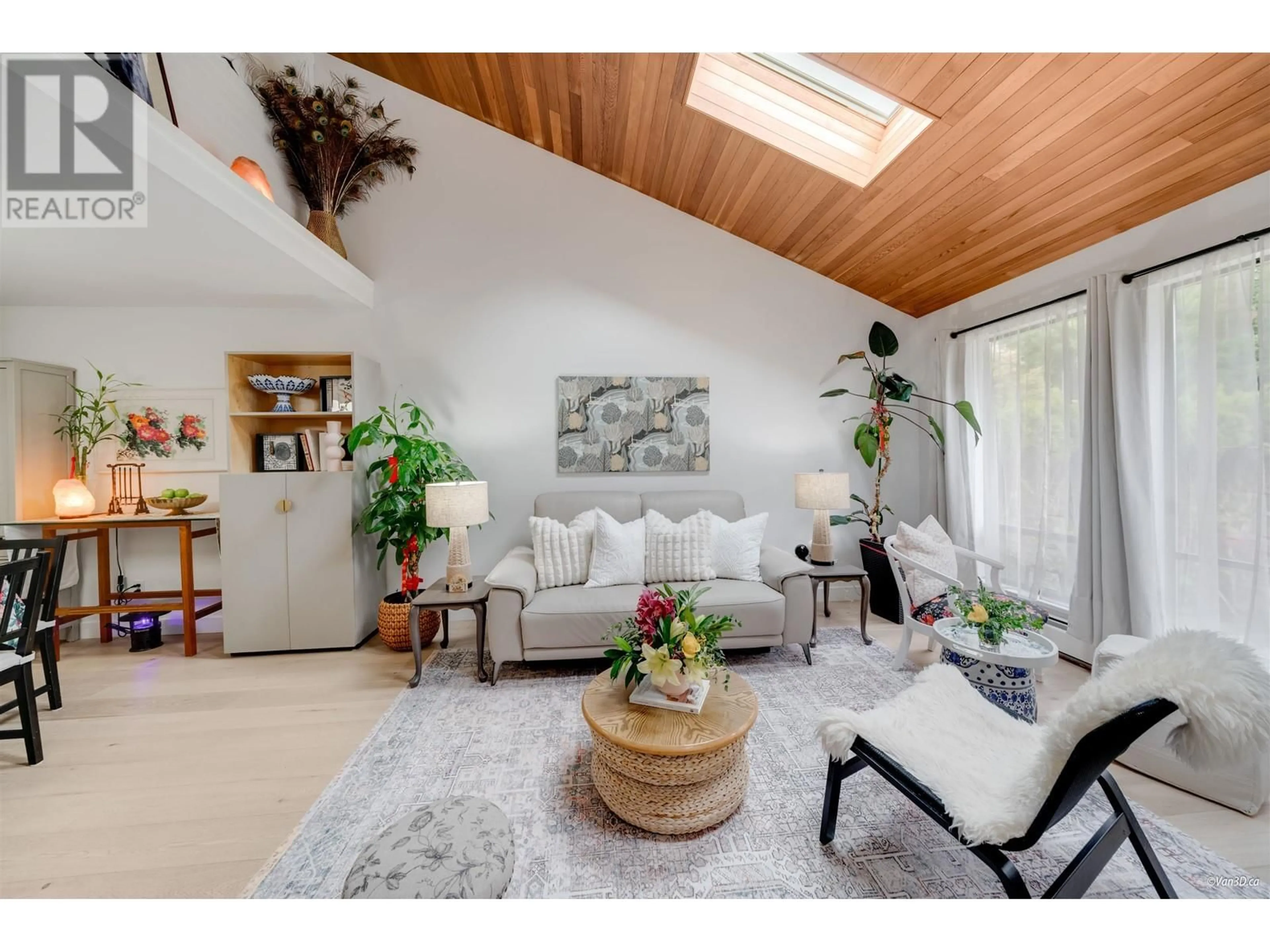 Living room with furniture, unknown for 378 BALFOUR DRIVE, Coquitlam British Columbia V3K6C5