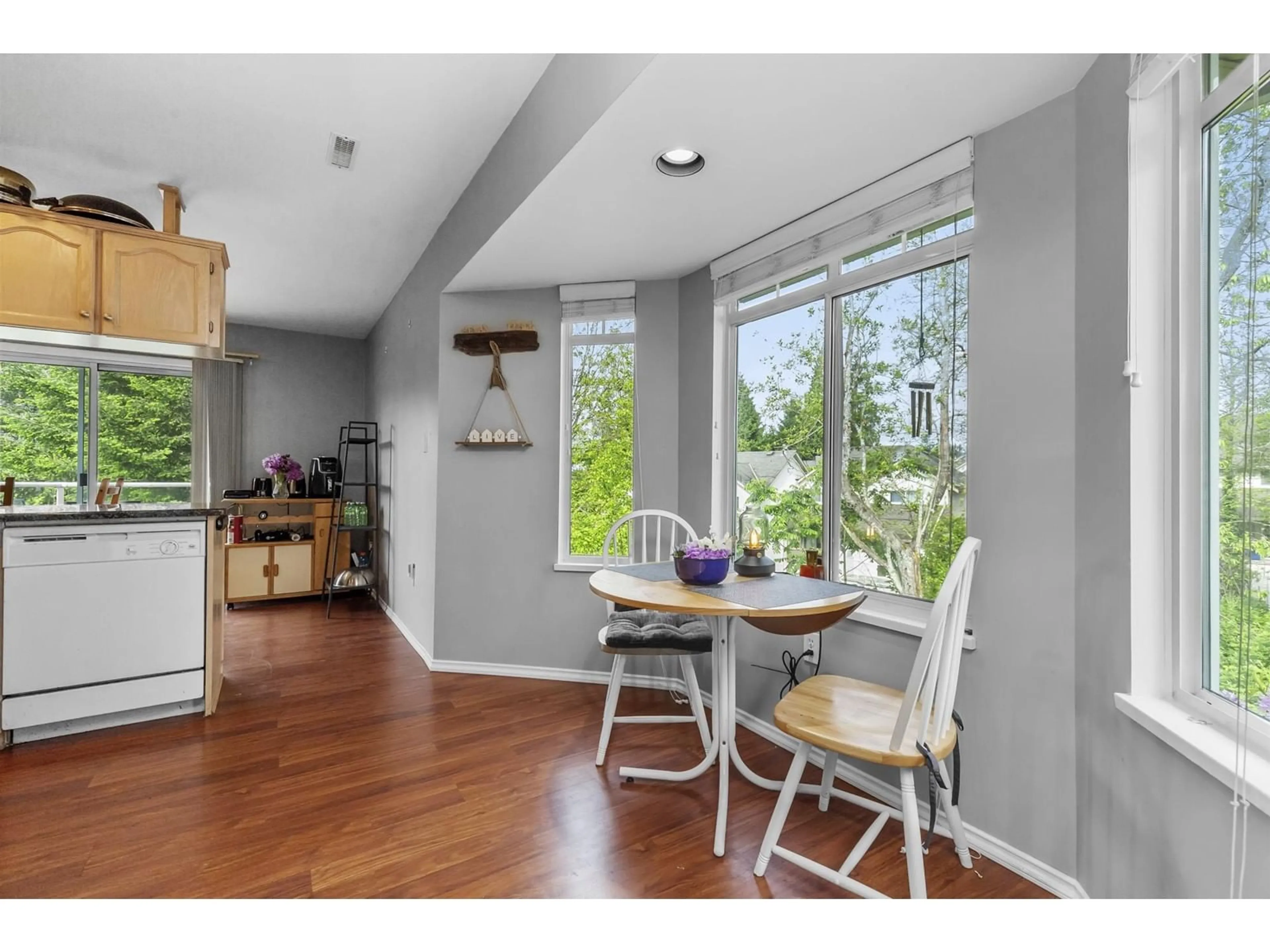 Open concept kitchen, wood/laminate floor for 50 - 32361 MCRAE, Mission British Columbia V2V4X7