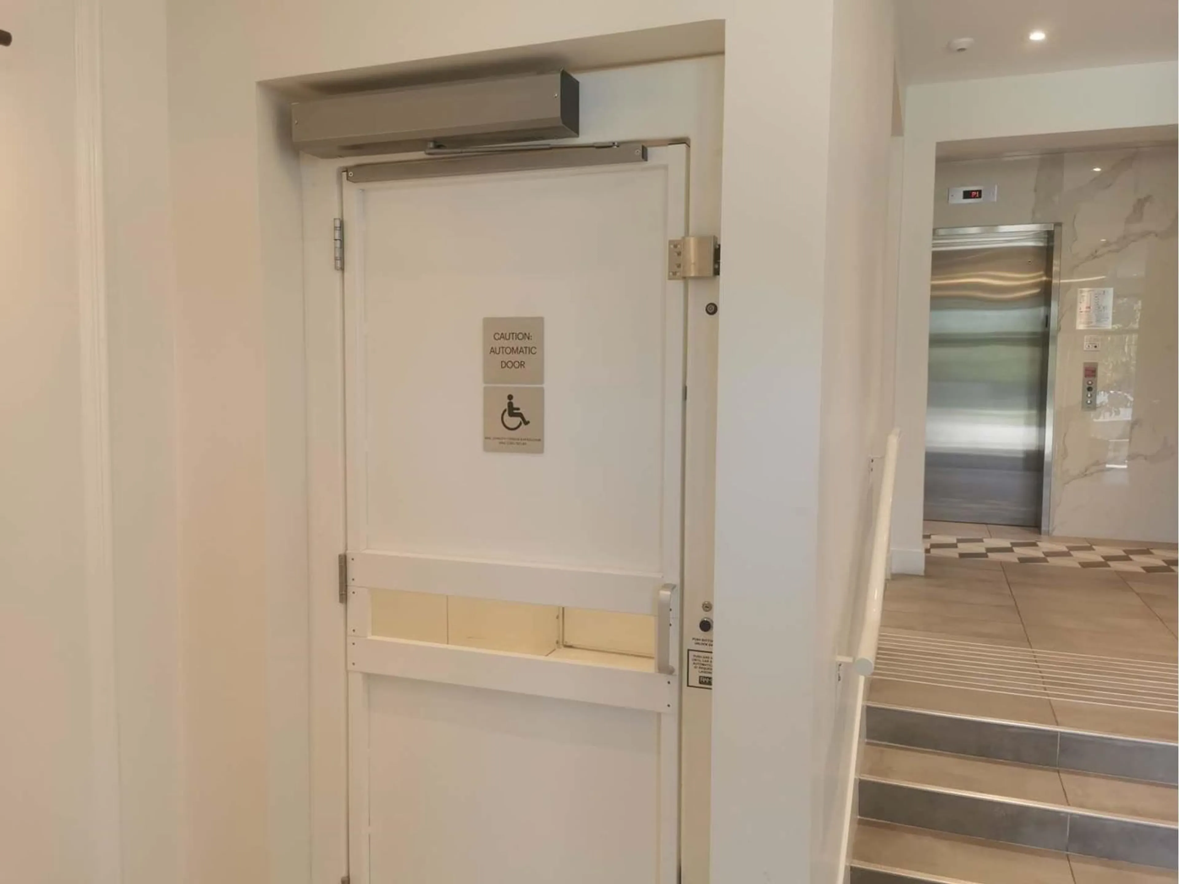 Indoor foyer for 105 - 13929 105, Surrey British Columbia V3T0R5