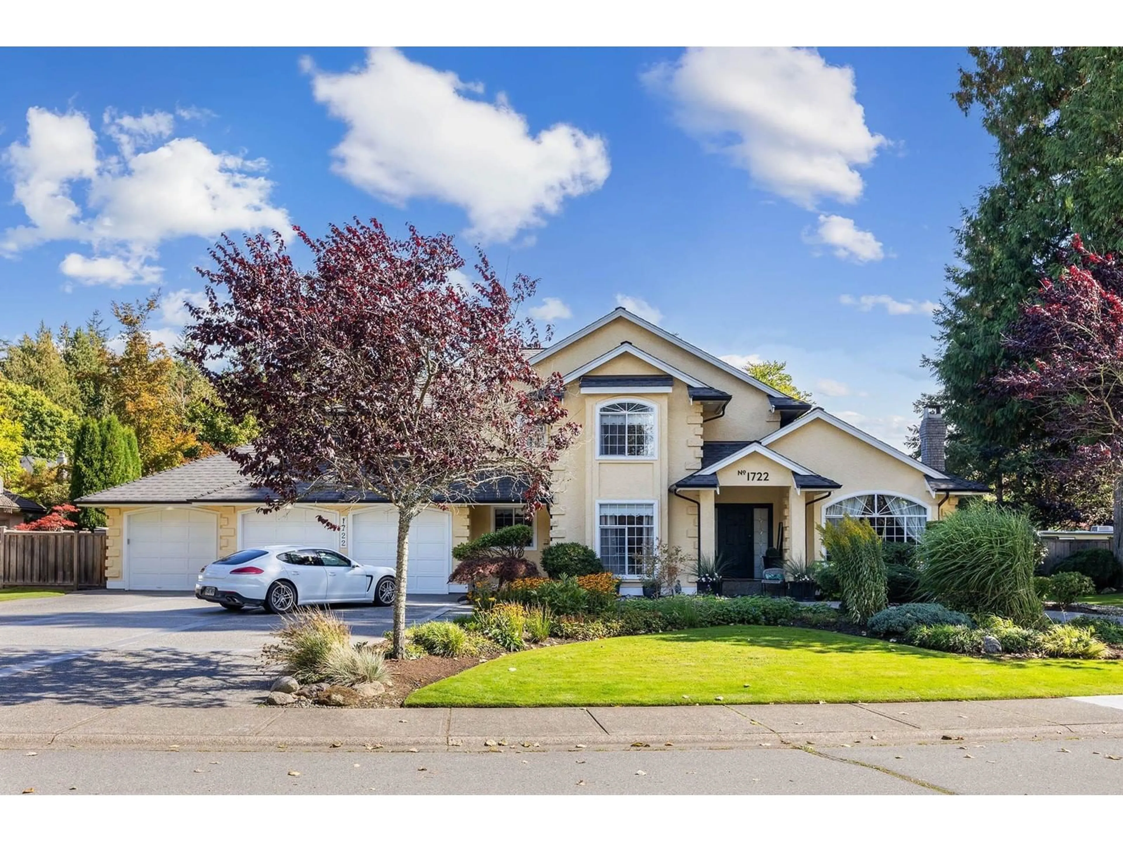 Home with vinyl exterior material, street for 1722 137A, Surrey British Columbia V4A9E6
