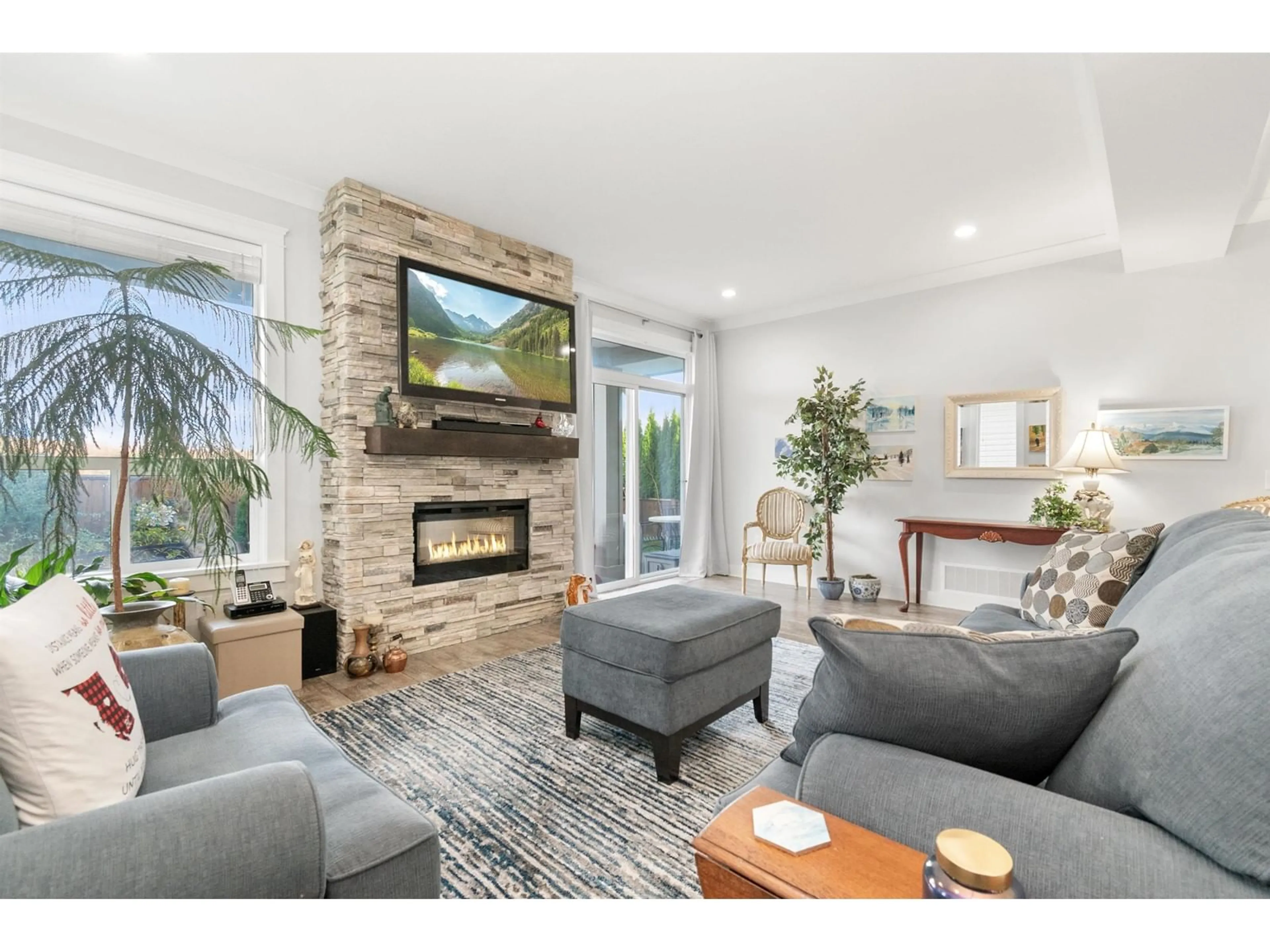 Living room with furniture, unknown for 14 - 6211 CHILLIWACK RIVER ROAD, Chilliwack British Columbia V2R6A7