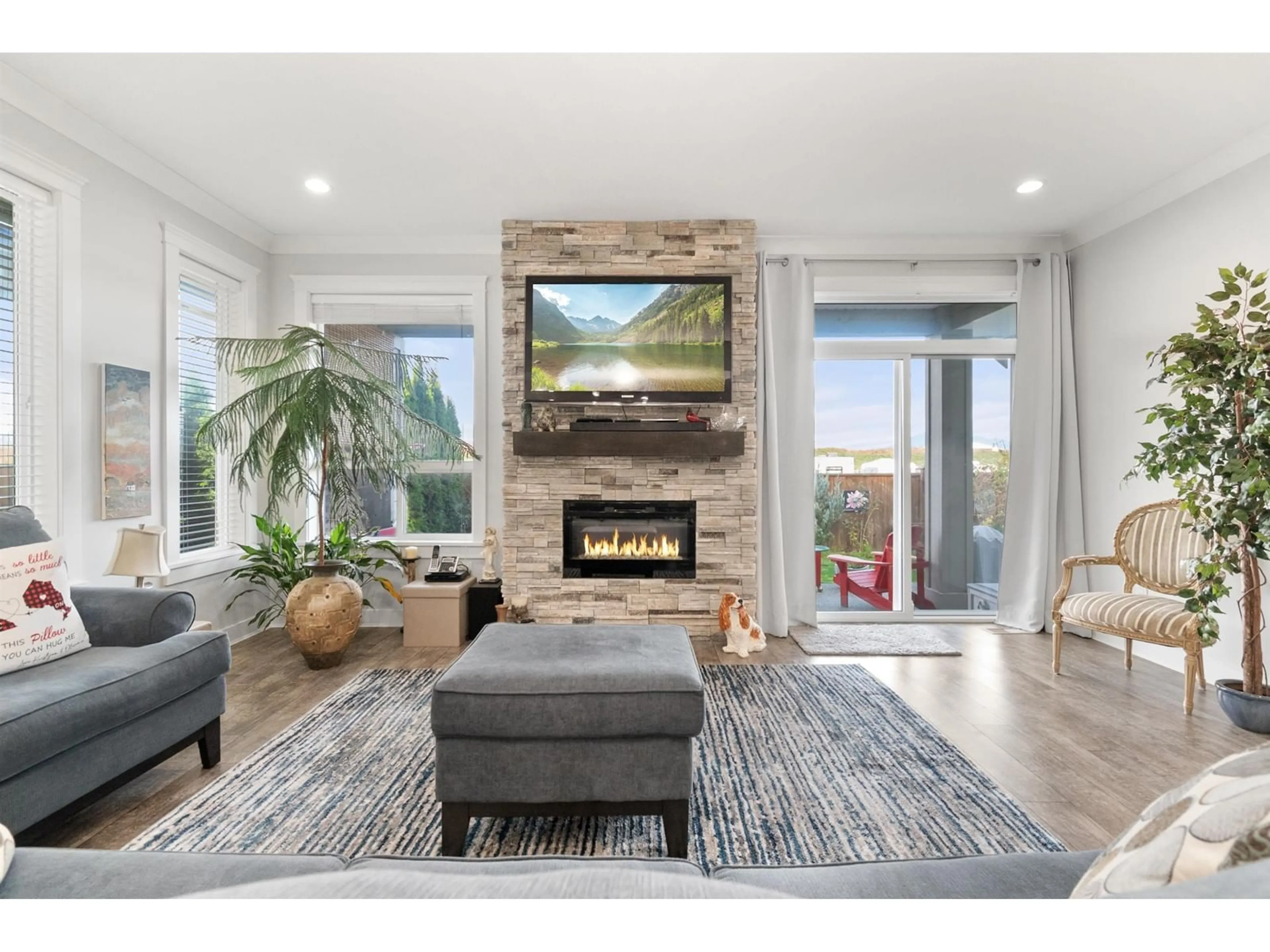 Living room with furniture, wood/laminate floor for 14 - 6211 CHILLIWACK RIVER ROAD, Chilliwack British Columbia V2R6A7