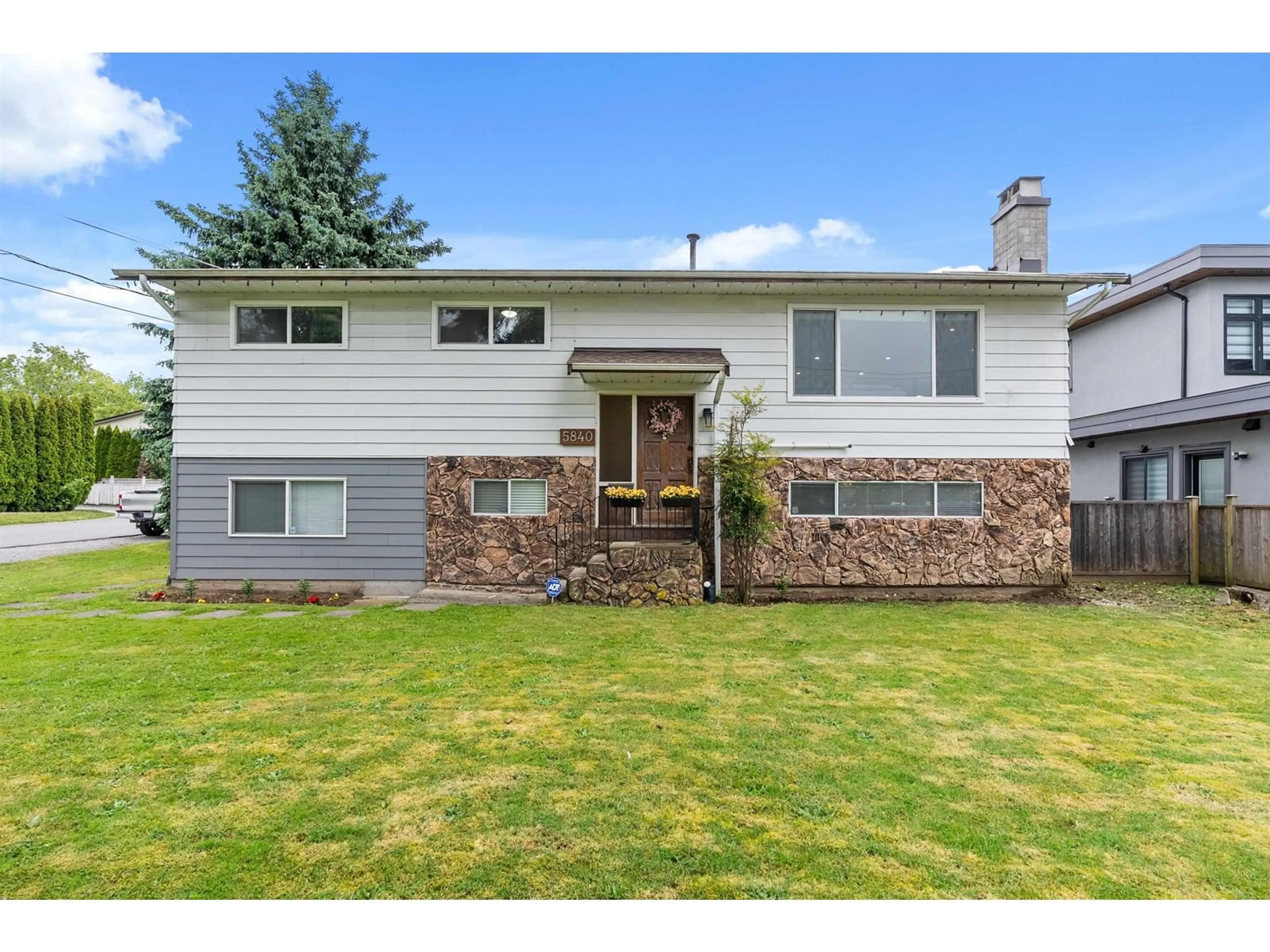 Home with vinyl exterior material, street for 5840 184, Surrey British Columbia V3S4N3