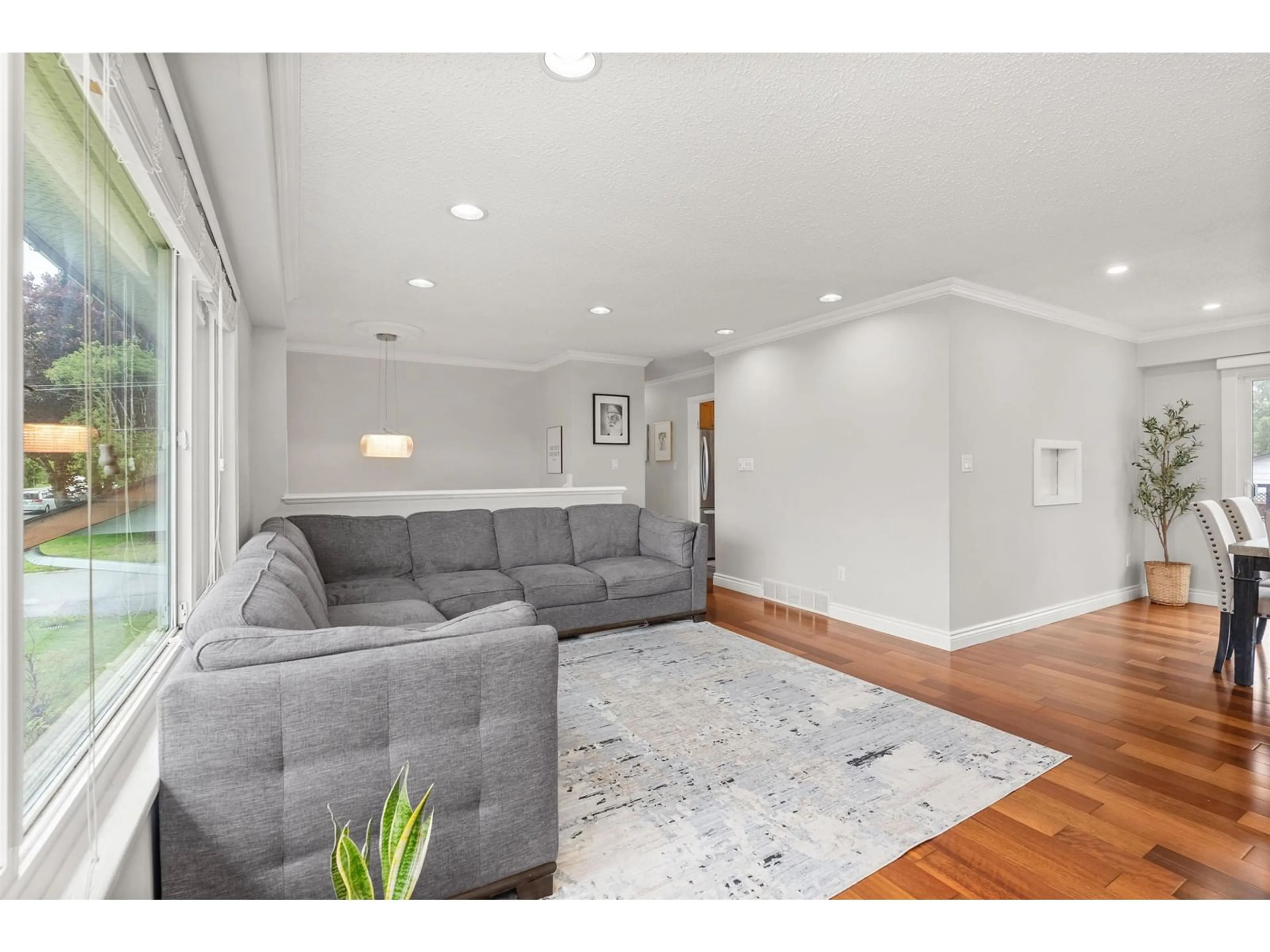 Living room with furniture, unknown for 5840 184, Surrey British Columbia V3S4N3