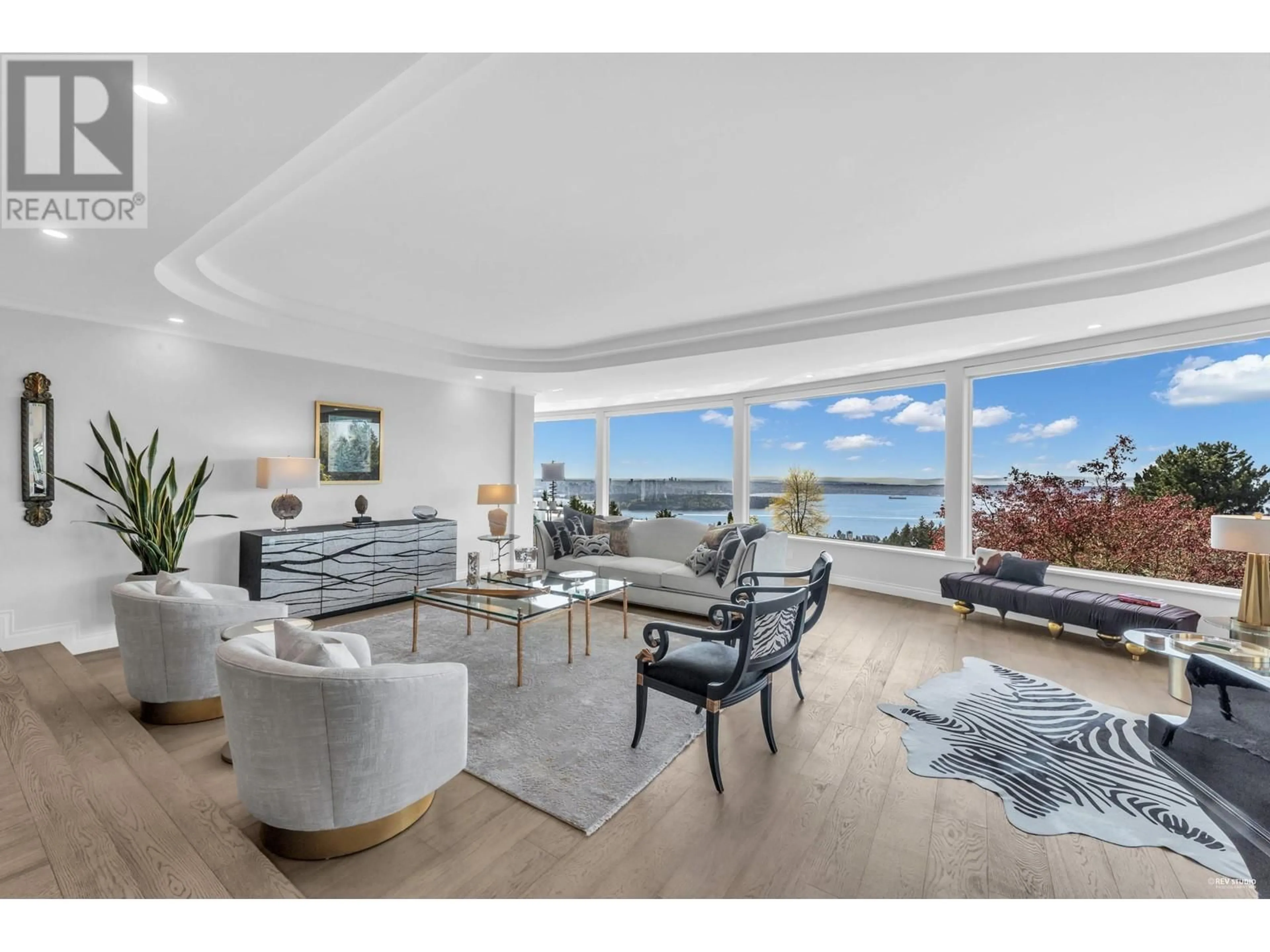 Living room with furniture, unknown for 1439 CHIPPENDALE ROAD, West Vancouver British Columbia V7S2N7