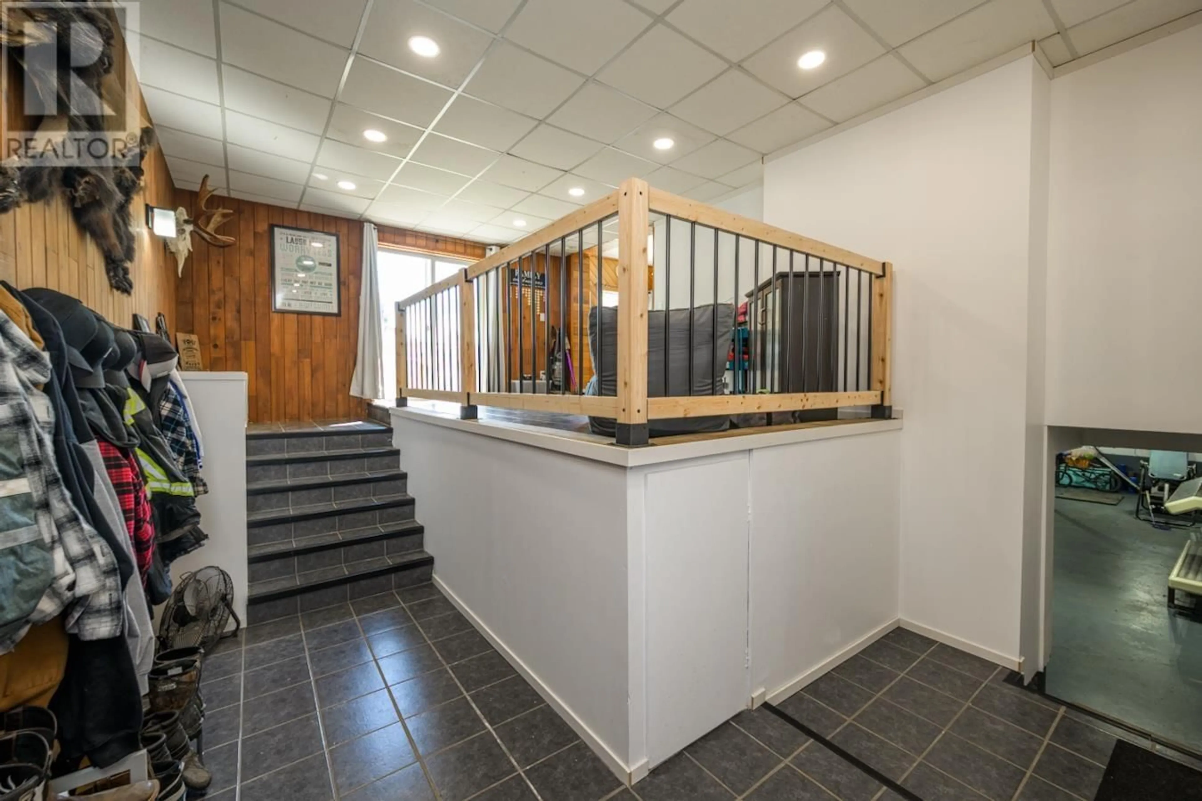 Indoor foyer for 8110 HART HIGHWAY, Prince George British Columbia V2K3B5