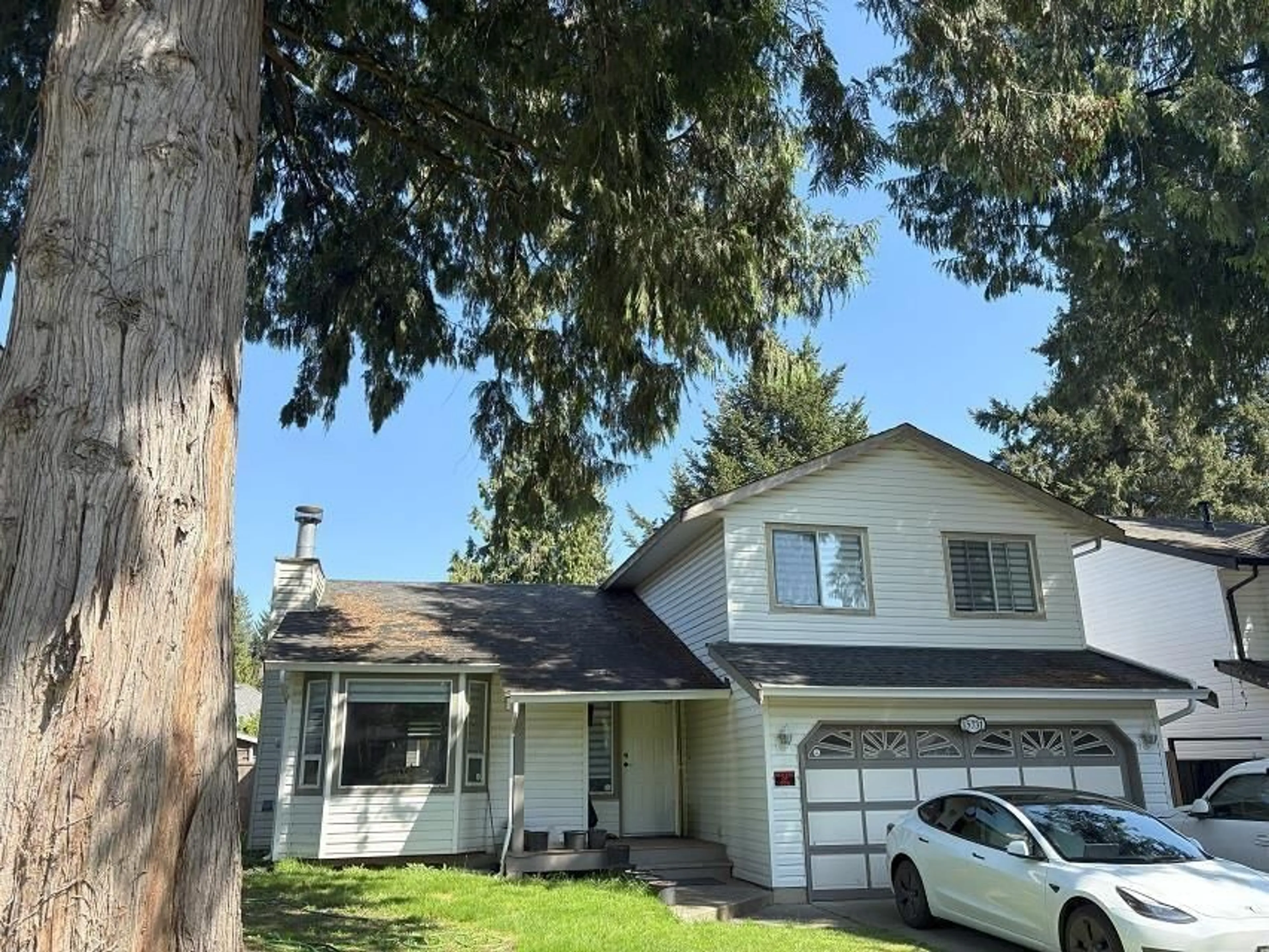 Home with vinyl exterior material, street for 15731 96A, Surrey British Columbia V4N2T2