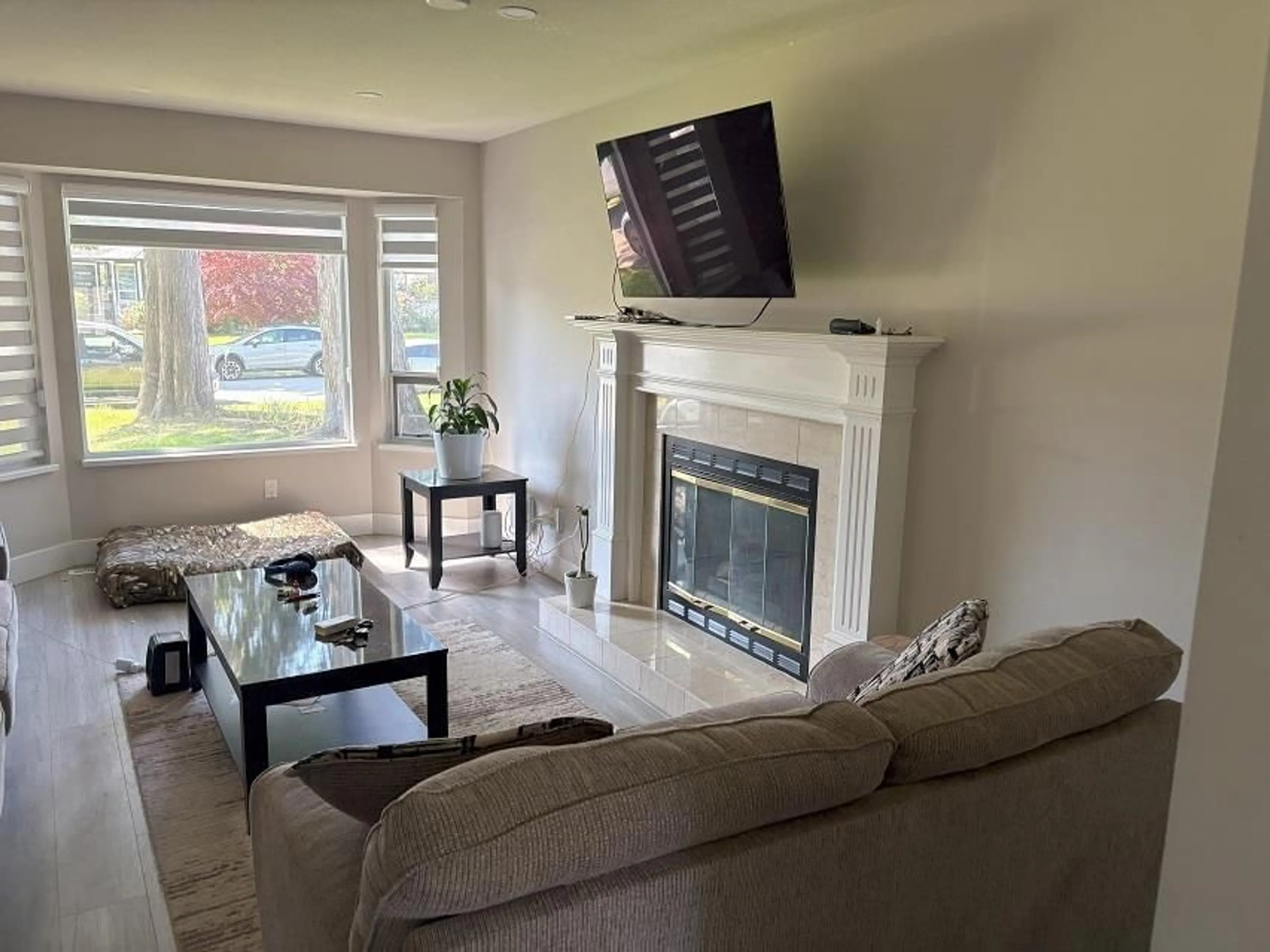 Living room with furniture, unknown for 15731 96A, Surrey British Columbia V4N2T2