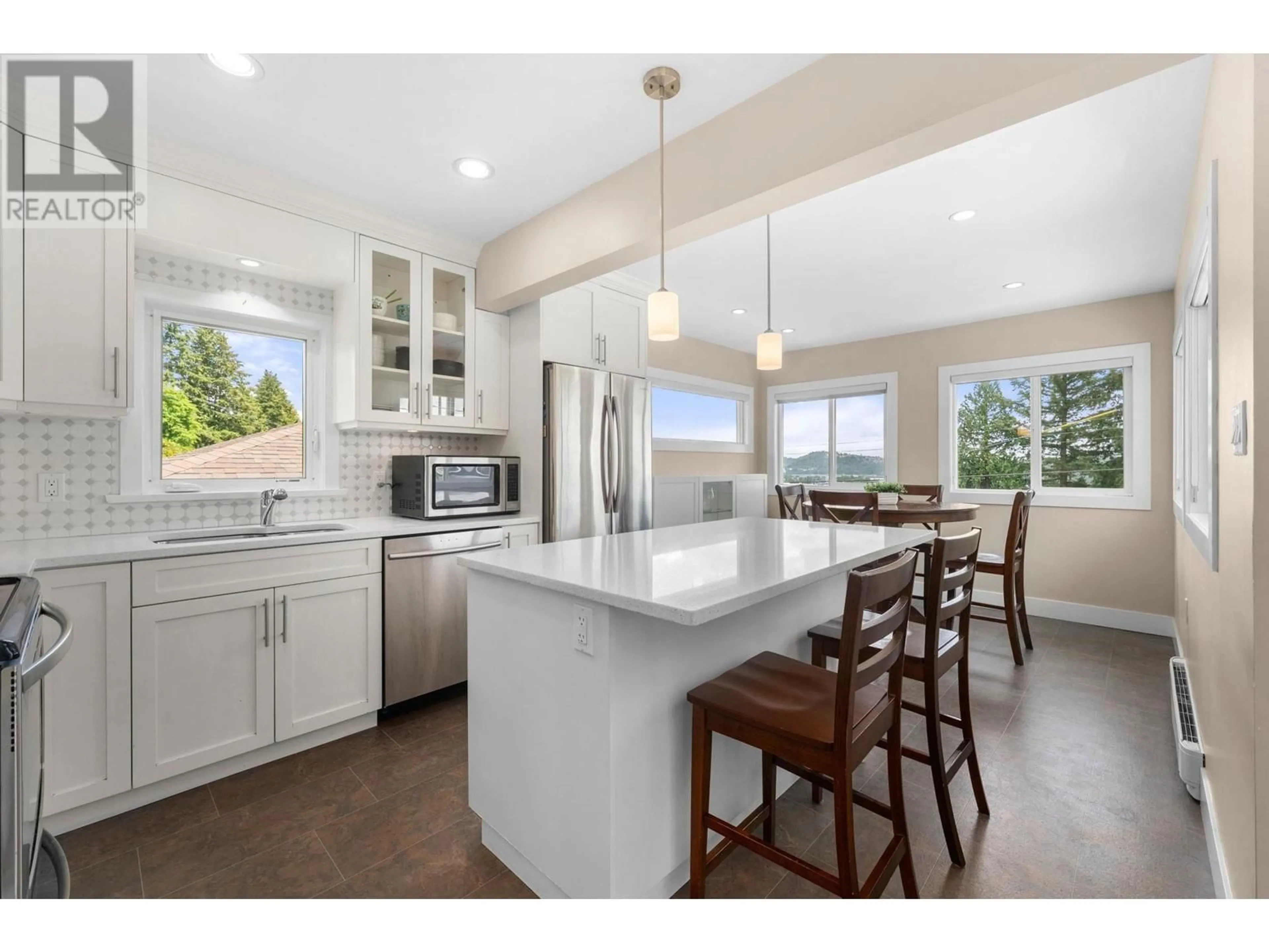 Open concept kitchen, unknown for 909 KEITH ROAD, North Vancouver British Columbia V7L1X1