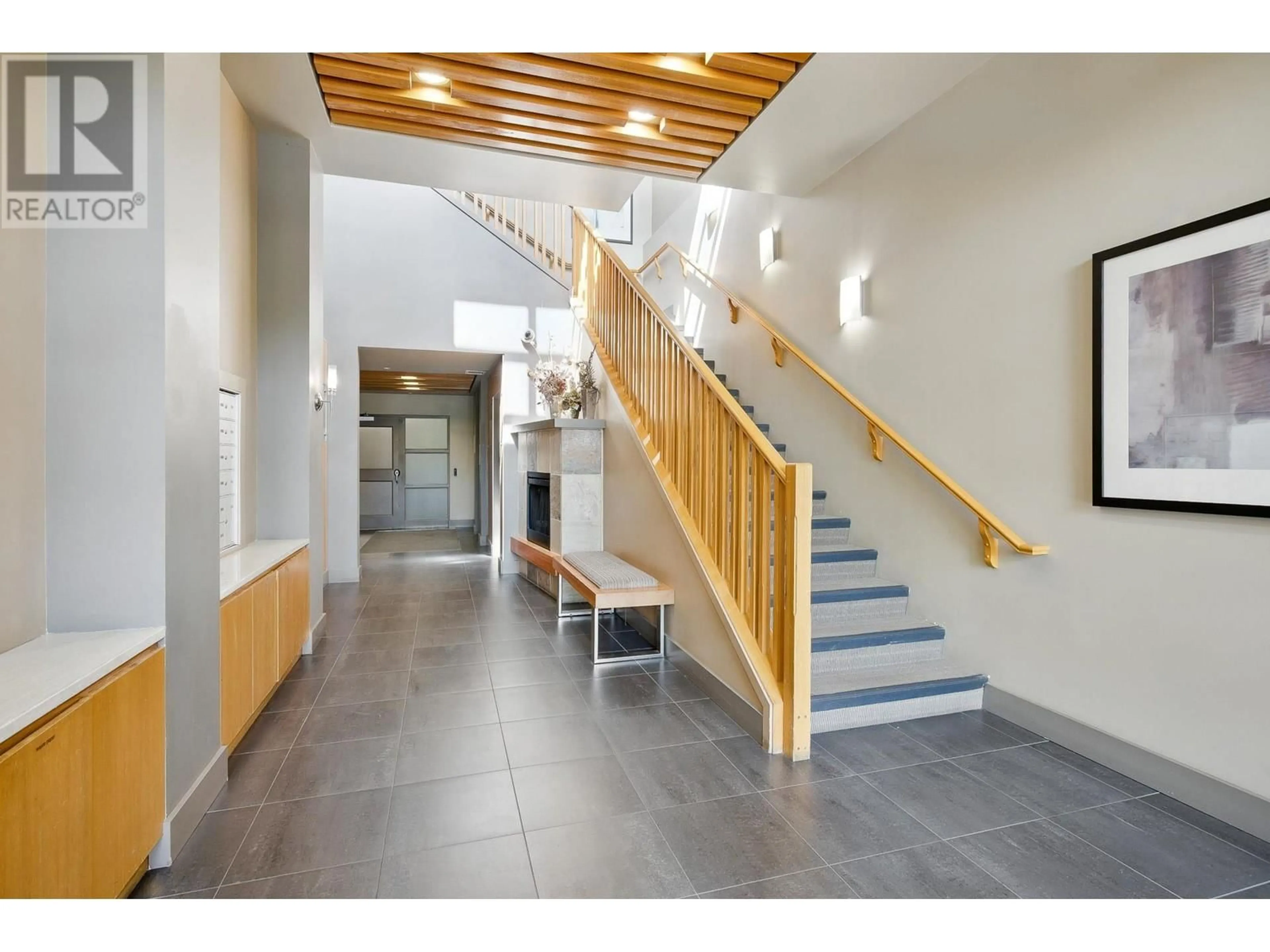 Indoor foyer for 107 - 9329 UNIVERSITY CRESCENT, Burnaby British Columbia V5A4Y4