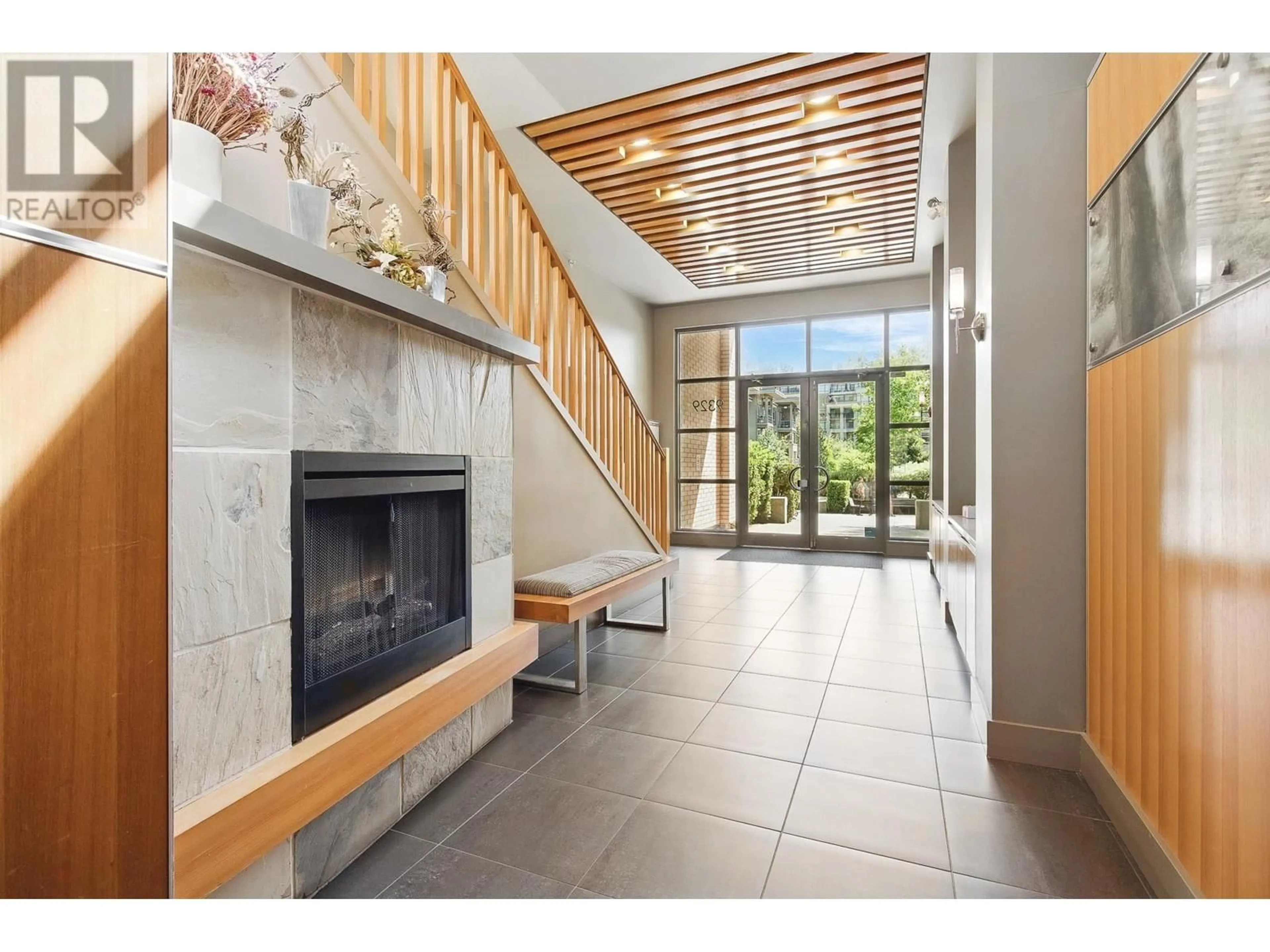 Indoor foyer for 107 - 9329 UNIVERSITY CRESCENT, Burnaby British Columbia V5A4Y4