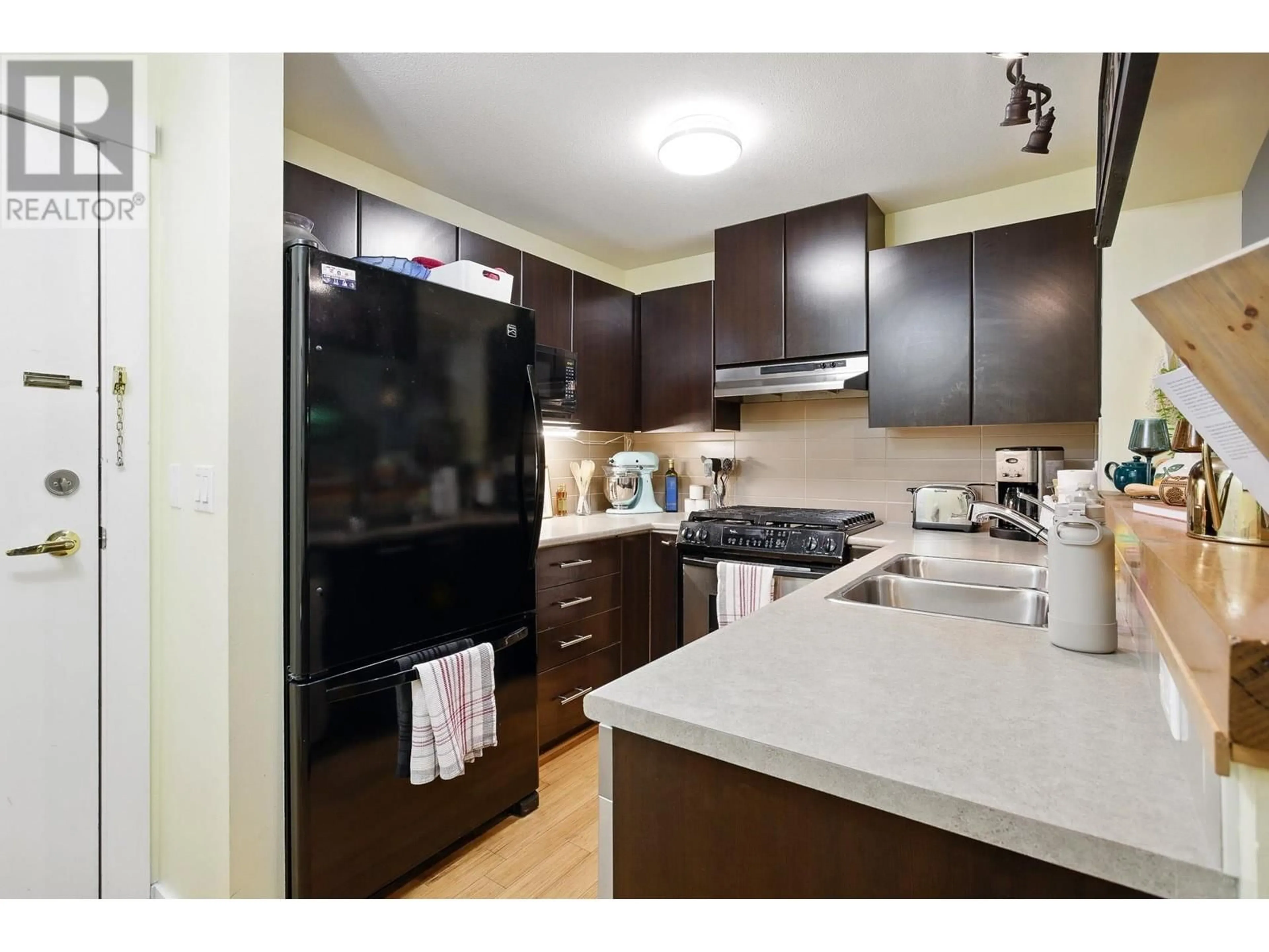 Standard kitchen, unknown for 107 - 9329 UNIVERSITY CRESCENT, Burnaby British Columbia V5A4Y4