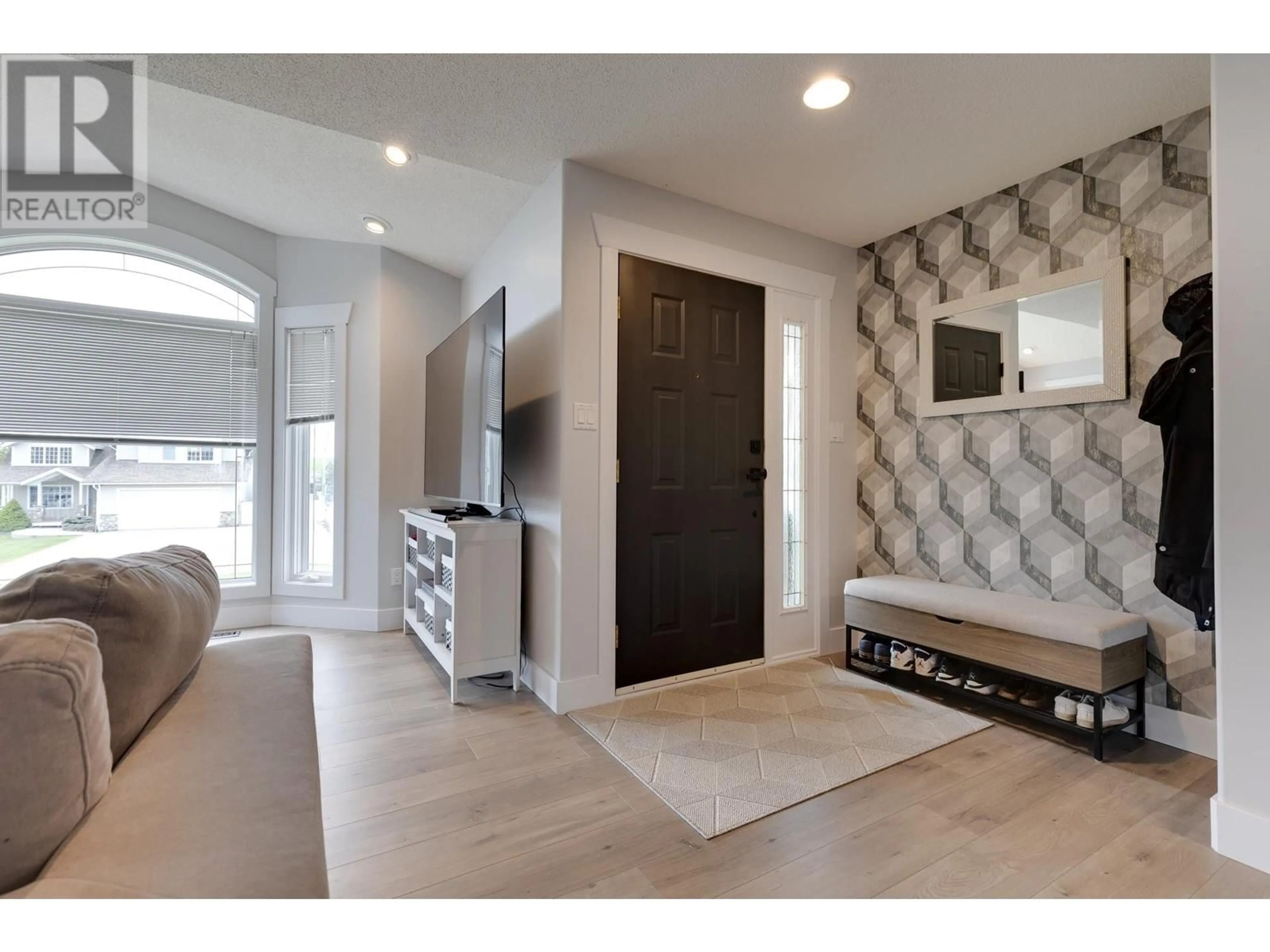 Indoor entryway for 2600 PARENT ROAD, Prince George British Columbia V2N5G3