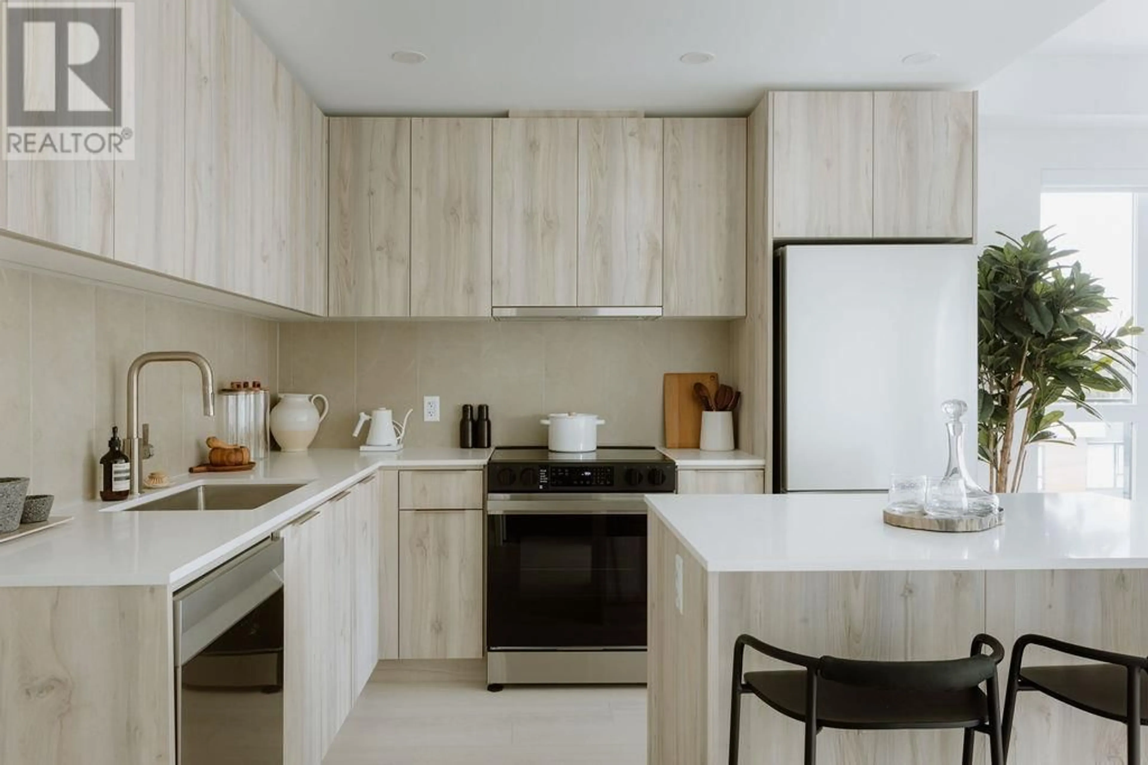 Standard kitchen, unknown for 202 - 3594 MALSUM DRIVE, North Vancouver British Columbia V0V0V0