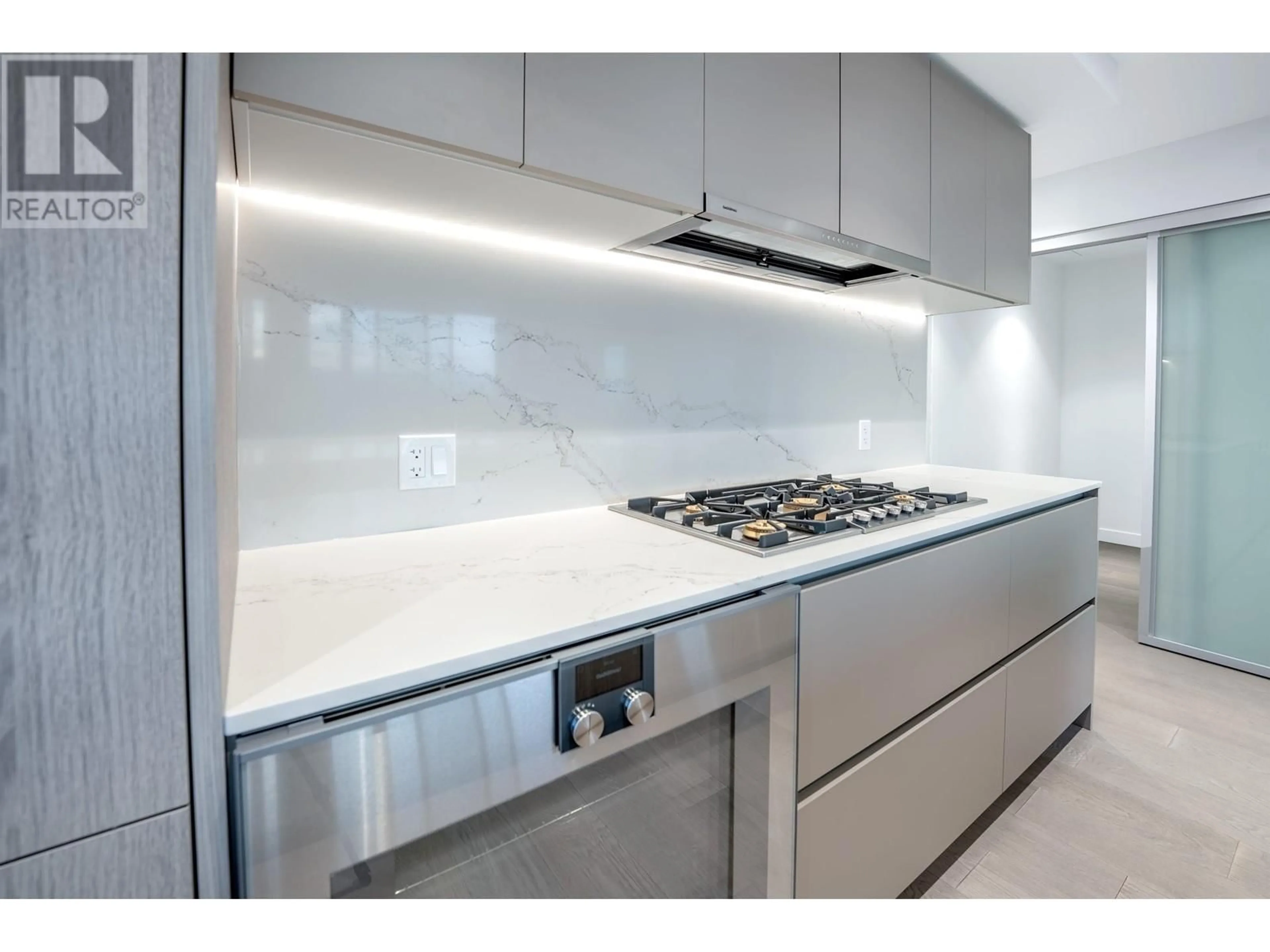 Contemporary kitchen, ceramic/tile floor for 3101 - 1500 FERN STREET, North Vancouver British Columbia V7J0E6