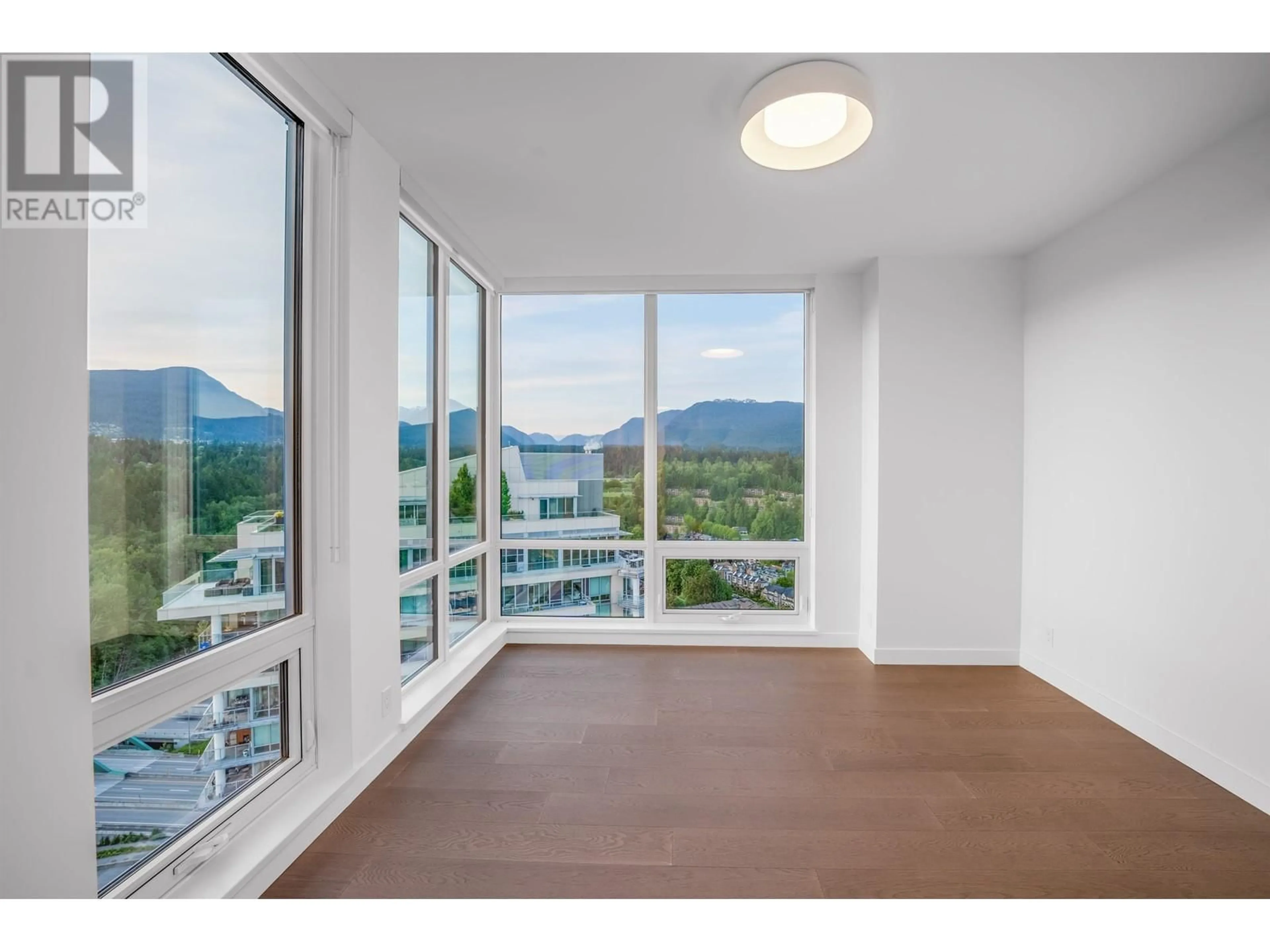 Indoor foyer for 3101 - 1500 FERN STREET, North Vancouver British Columbia V7J0E6