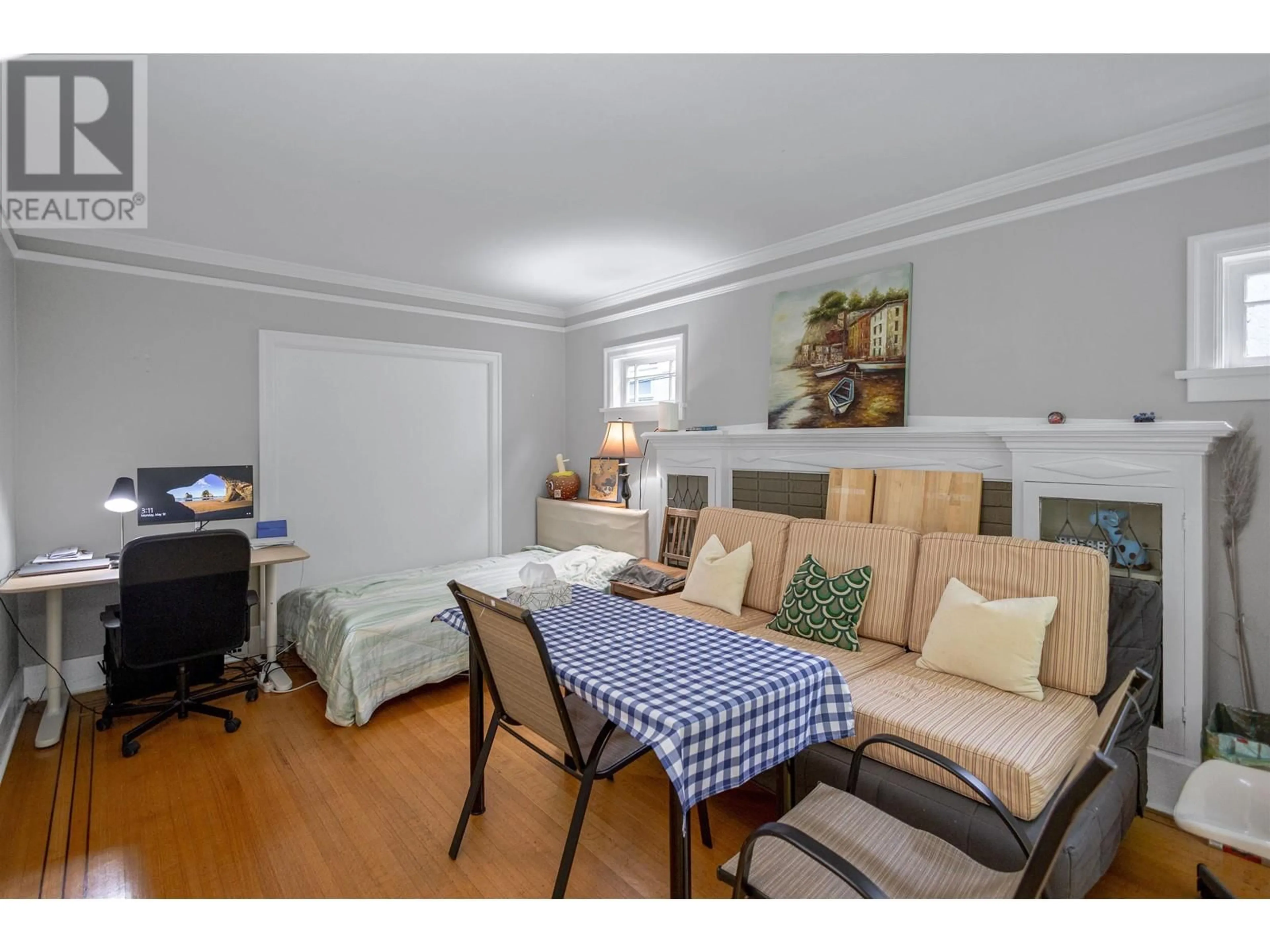 Living room with furniture, wood/laminate floor for 3012 14TH AVENUE, Vancouver British Columbia V6K2X8
