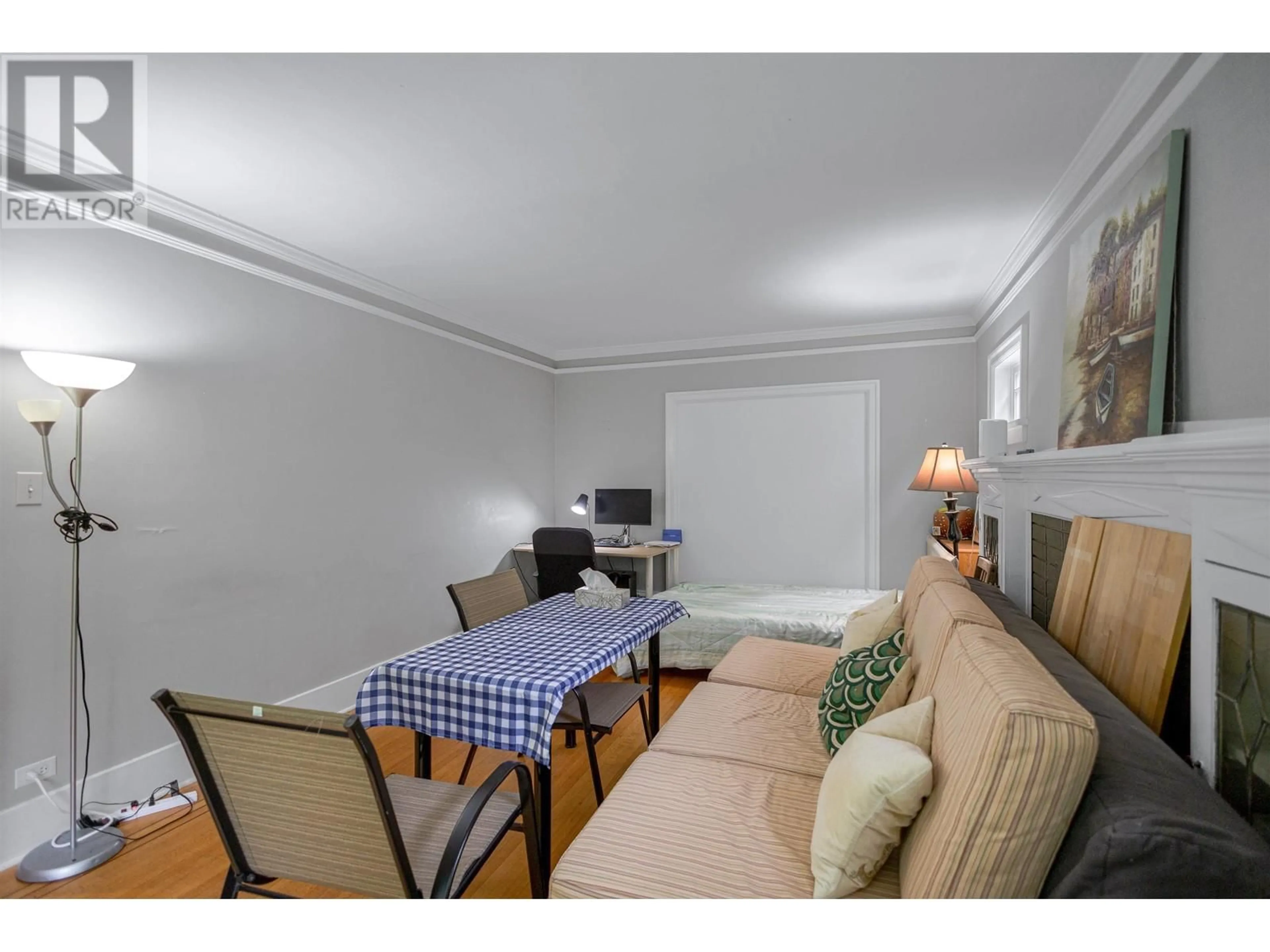 A pic of a room for 3012 14TH AVENUE, Vancouver British Columbia V6K2X8
