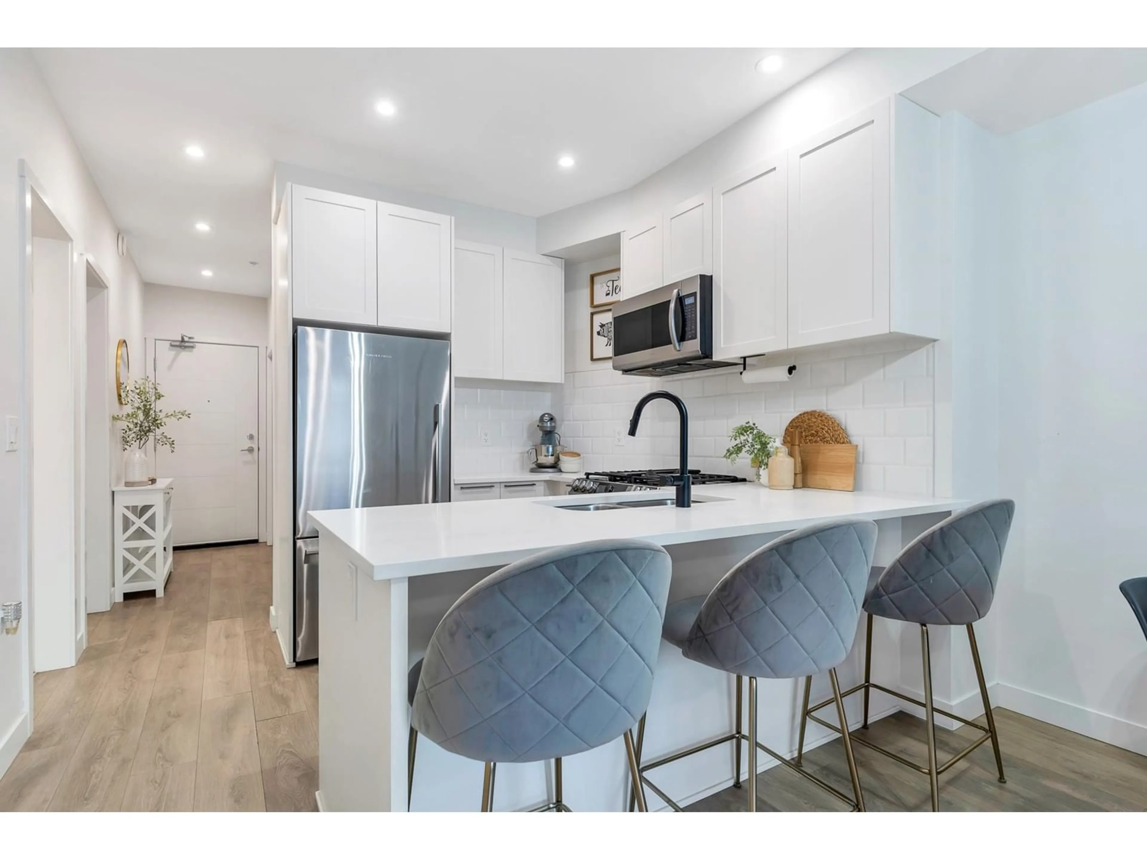 Open concept kitchen, unknown for 102 - 5415 BRYDON, Langley British Columbia V3A0N4