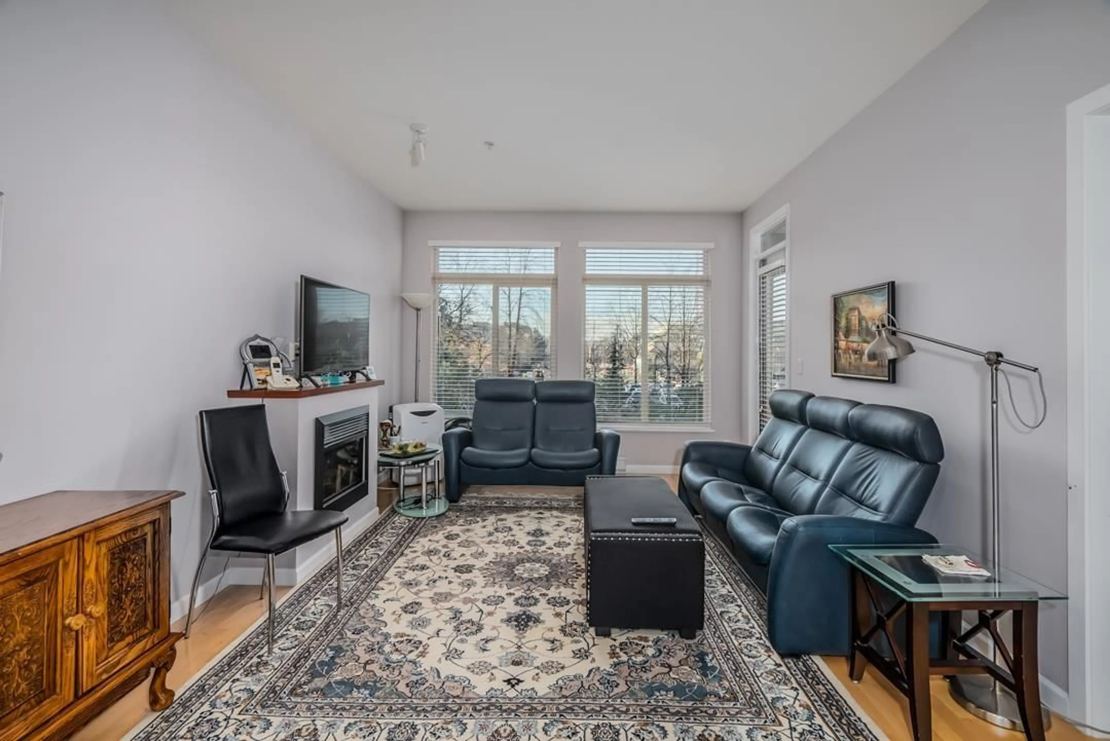 Living room with furniture, unknown for 209 - 15380 102A, Surrey British Columbia V3R0B3