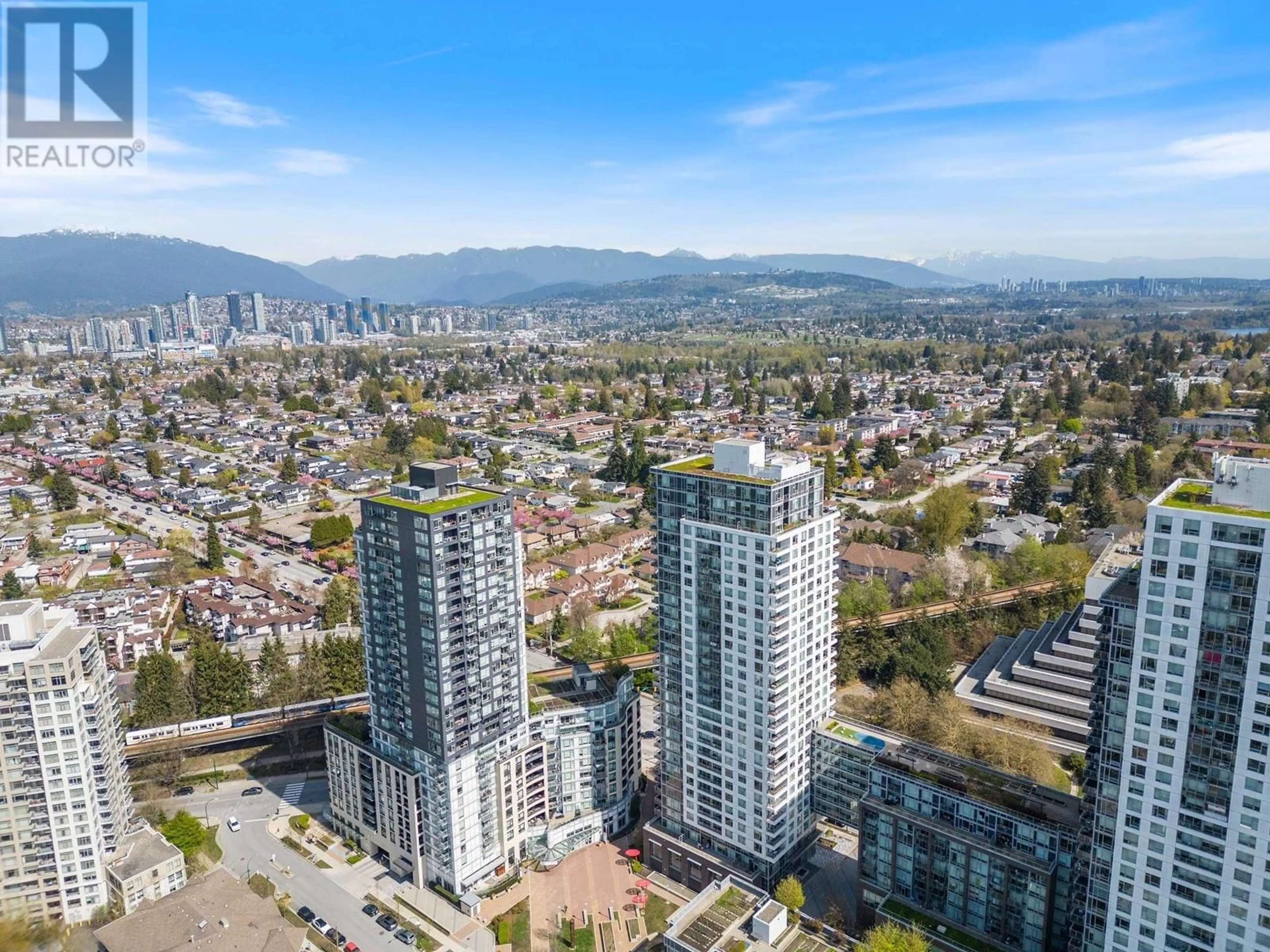 A pic from outside/outdoor area/front of a property/back of a property/a pic from drone, city buildings view from balcony for 2106 - 5515 BOUNDARY ROAD, Vancouver British Columbia V5R0E3