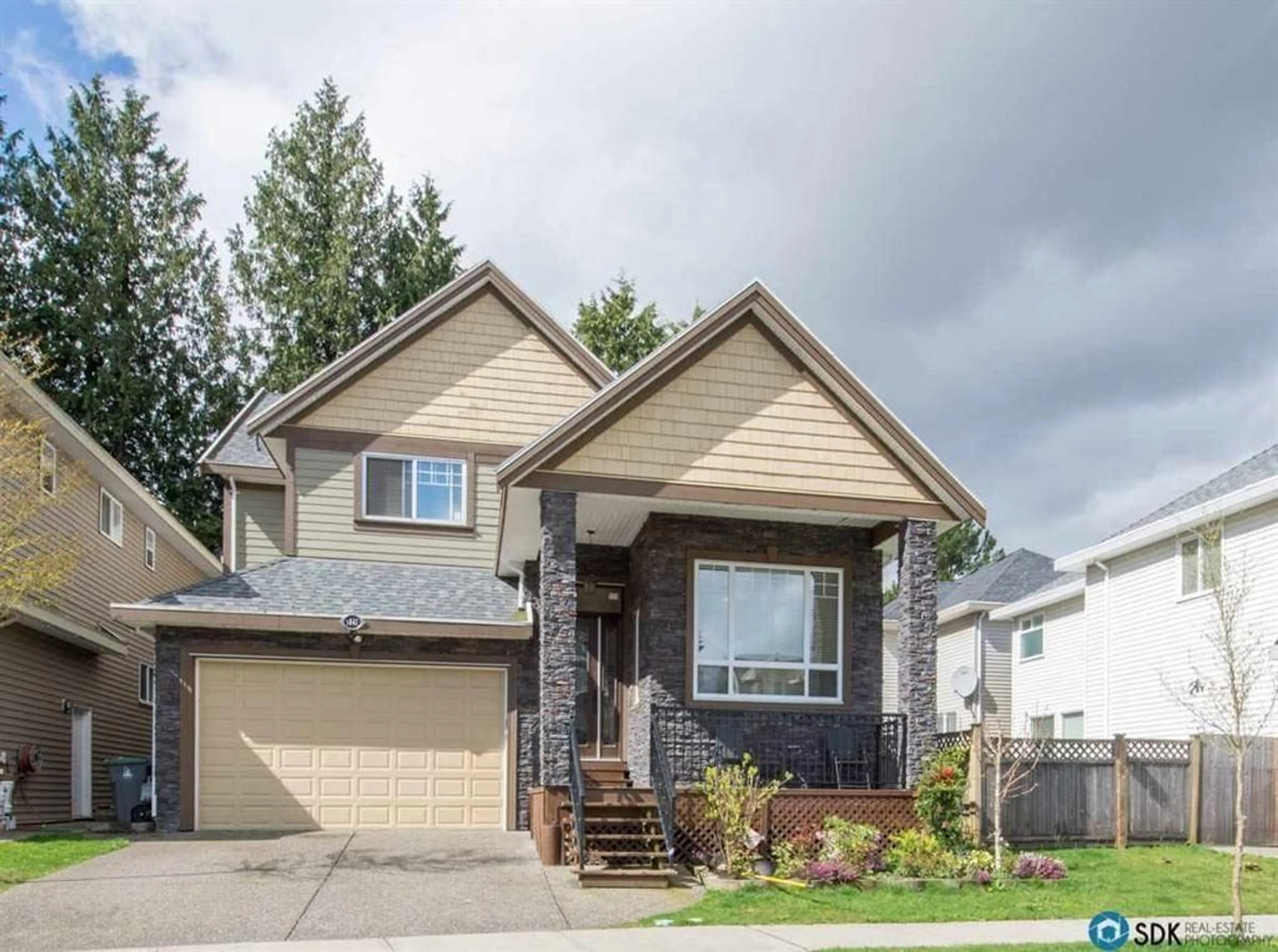 Home with vinyl exterior material, street for 5841 138, Surrey British Columbia V3X0C9