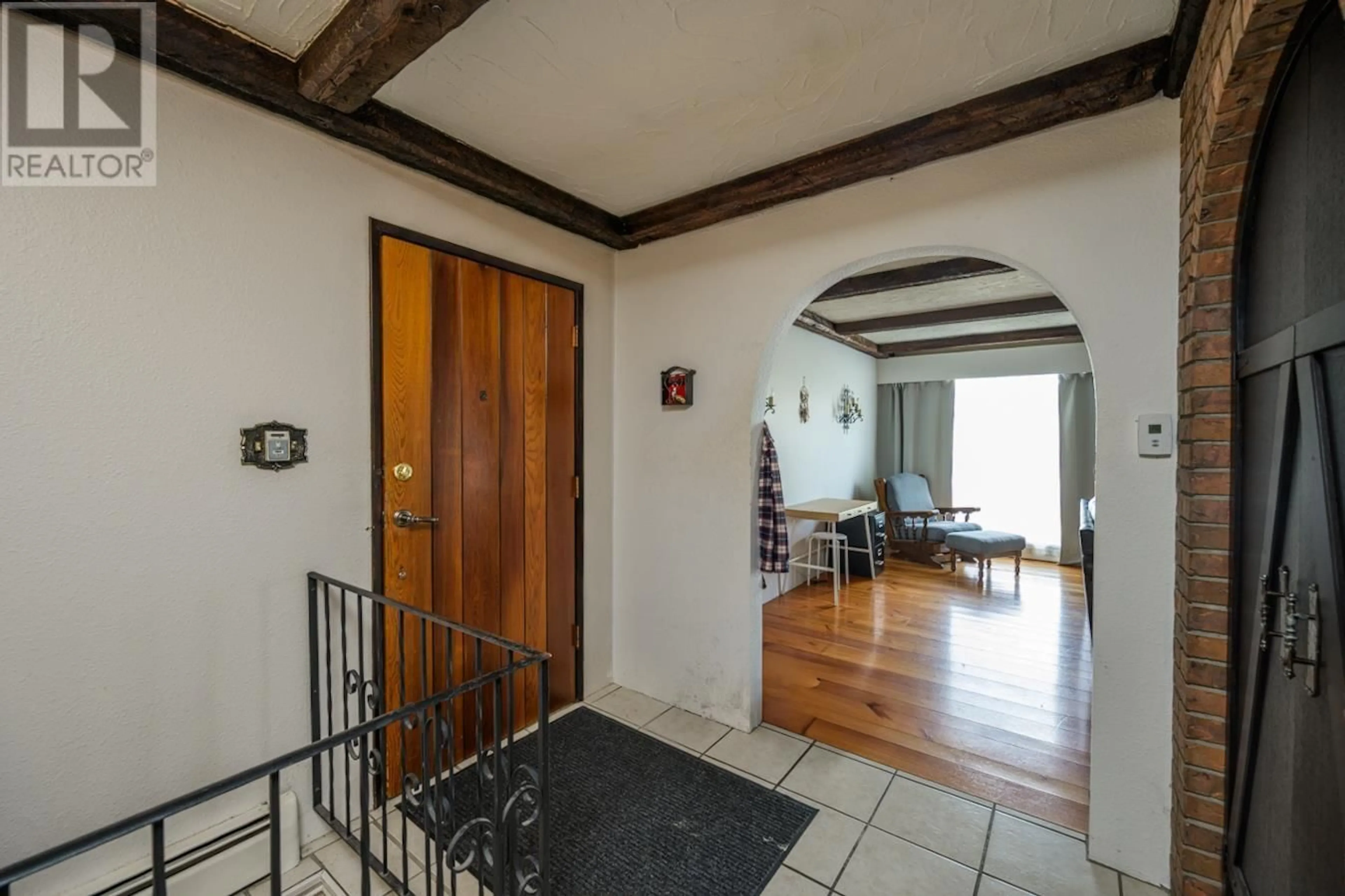 Indoor foyer for 4339 EAGLENEST CRESCENT, Prince George British Columbia V2M4Y5