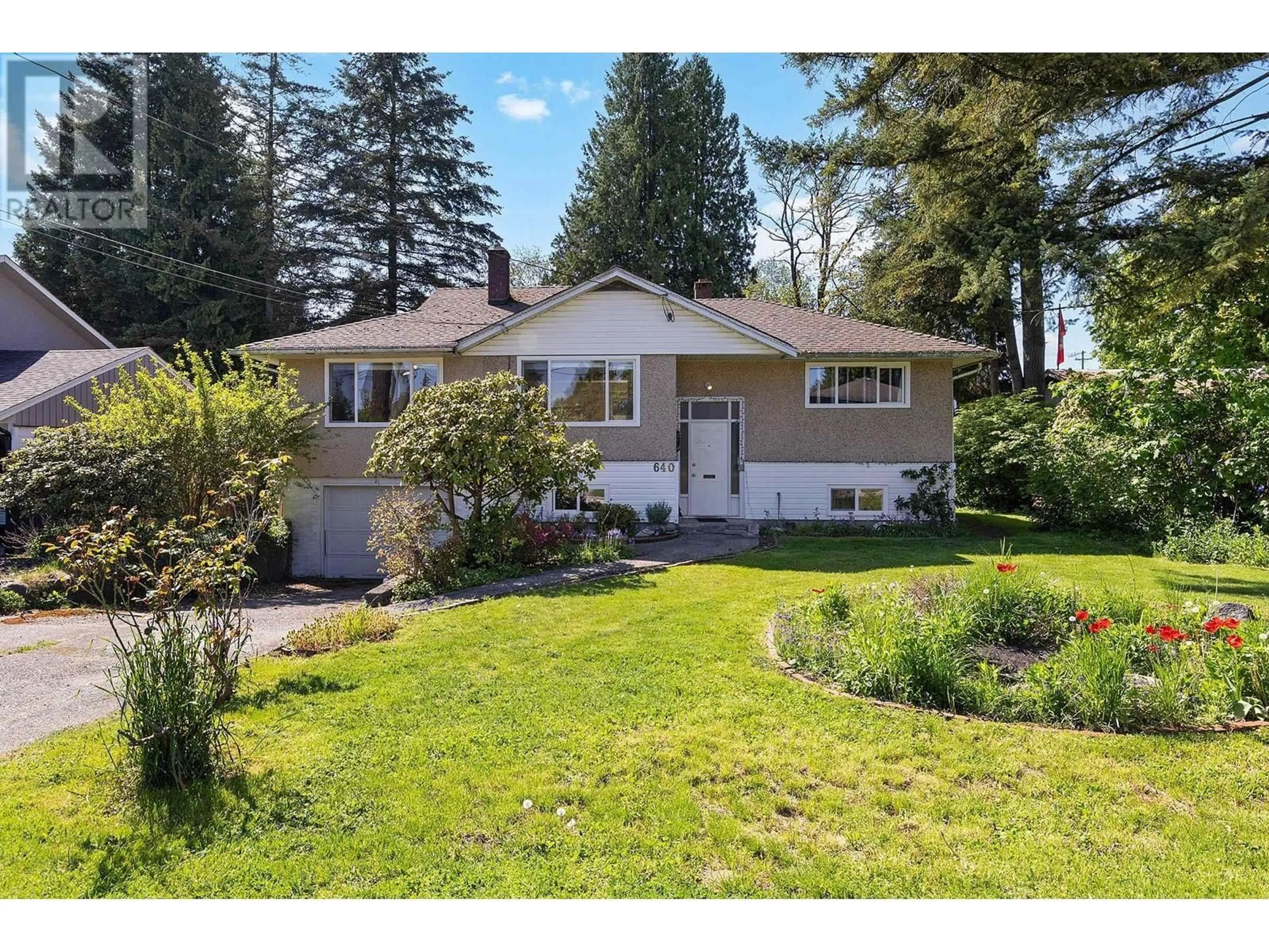 Home with vinyl exterior material, street for 640 COLINET STREET, Coquitlam British Columbia V3J4X1