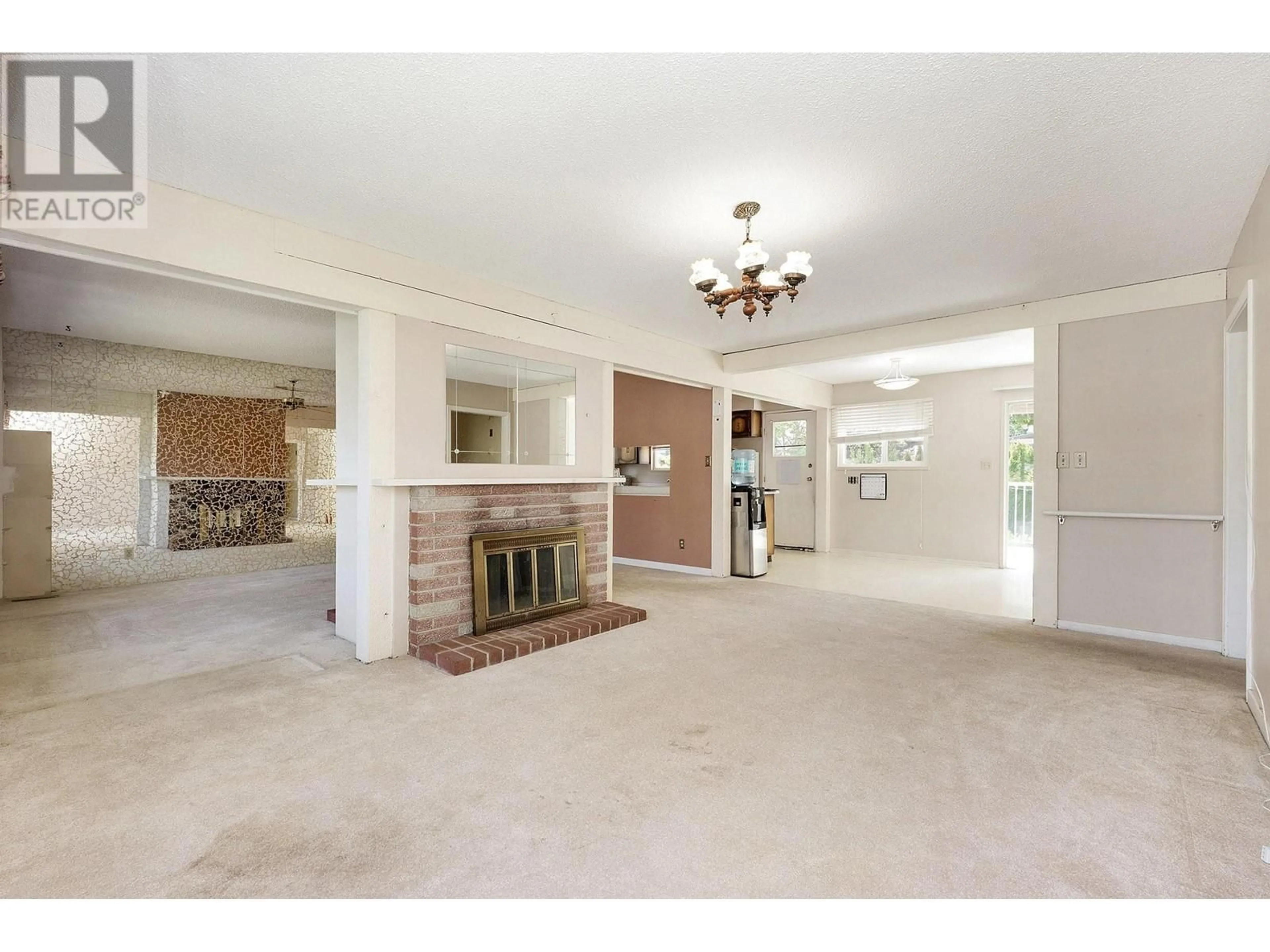Indoor foyer for 640 COLINET STREET, Coquitlam British Columbia V3J4X1