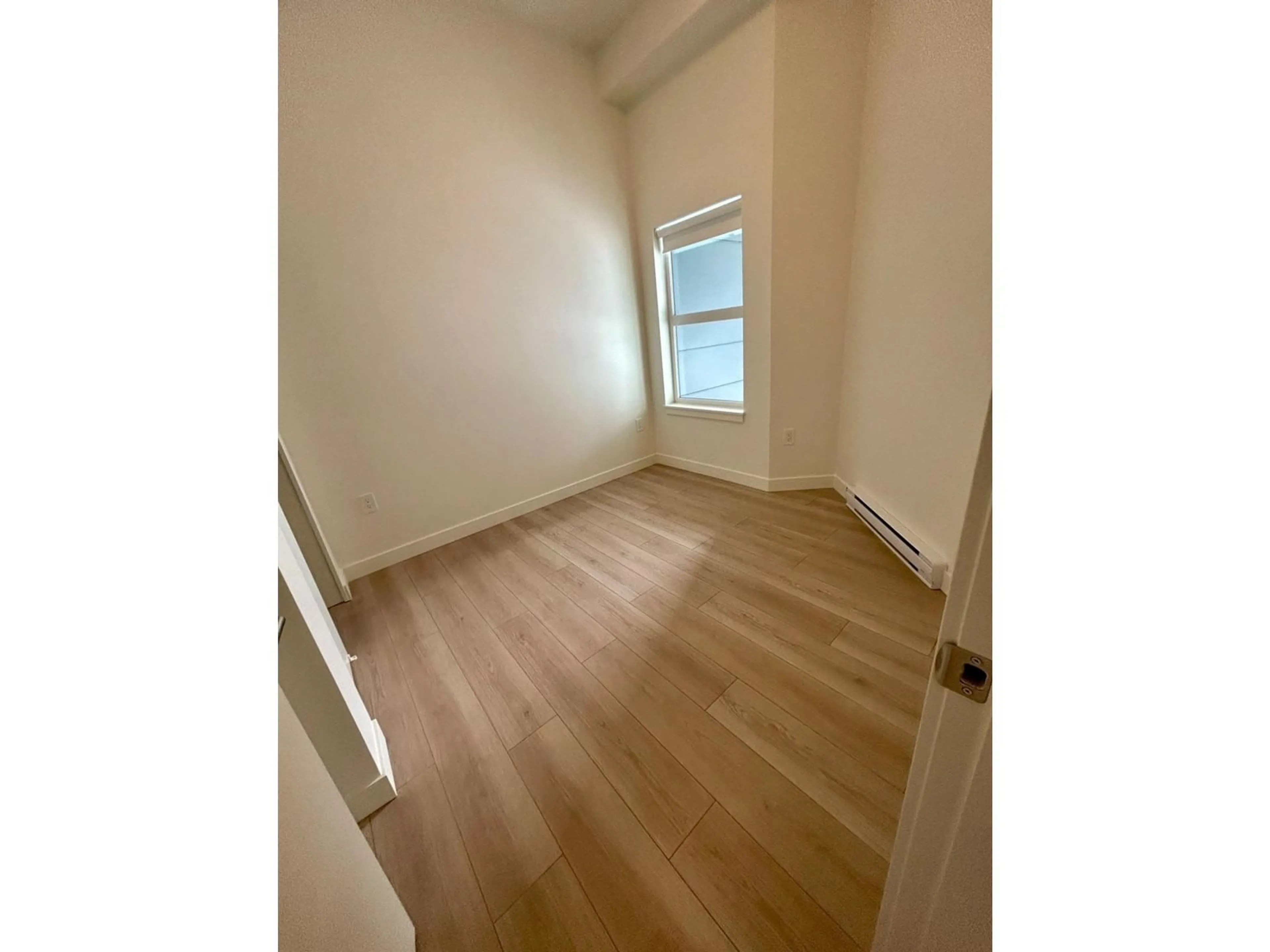 A pic of a room for 617 - 10777 138, Surrey British Columbia V3T0T5