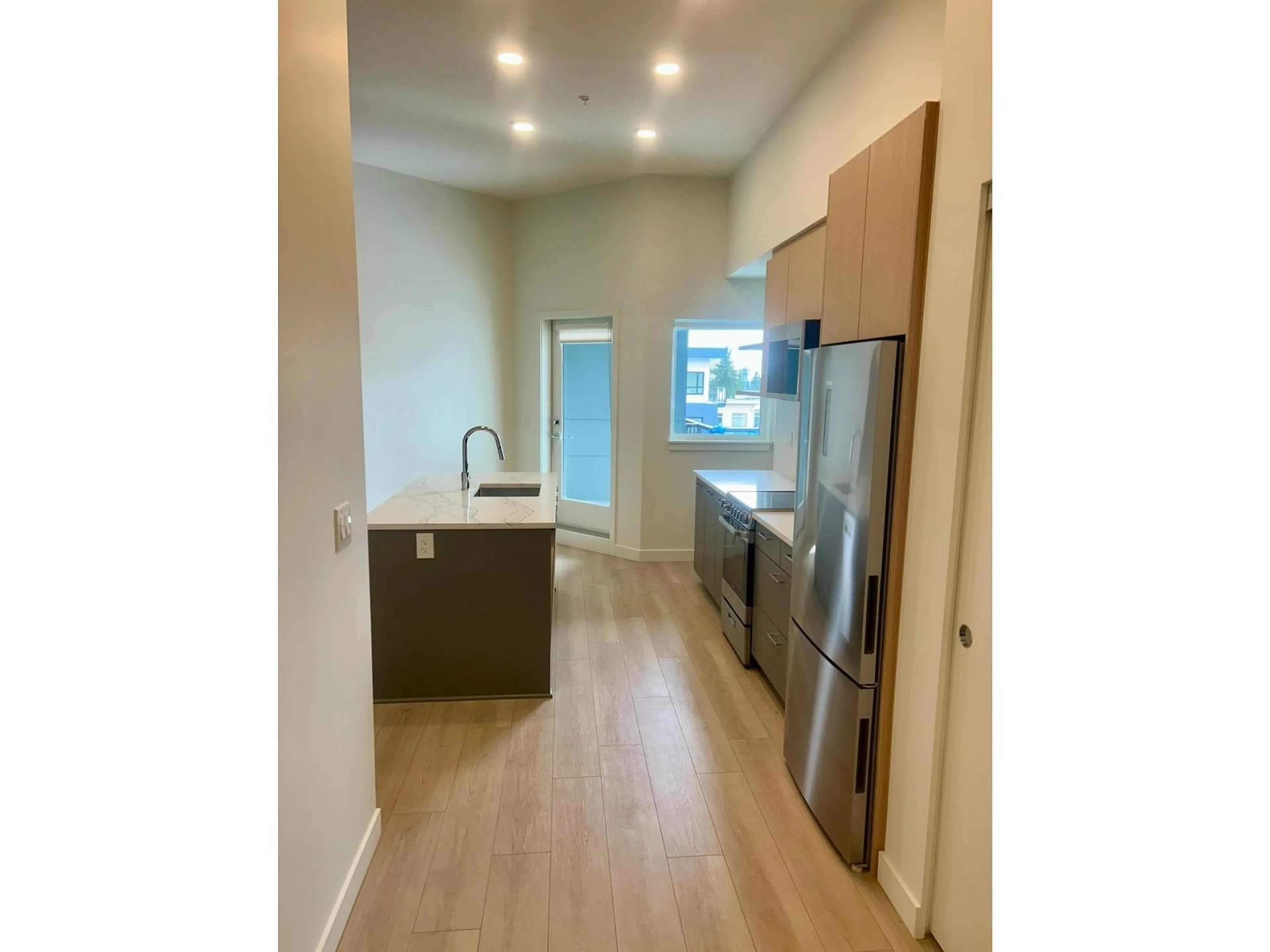 Open concept kitchen, unknown for 617 - 10777 138, Surrey British Columbia V3T0T5