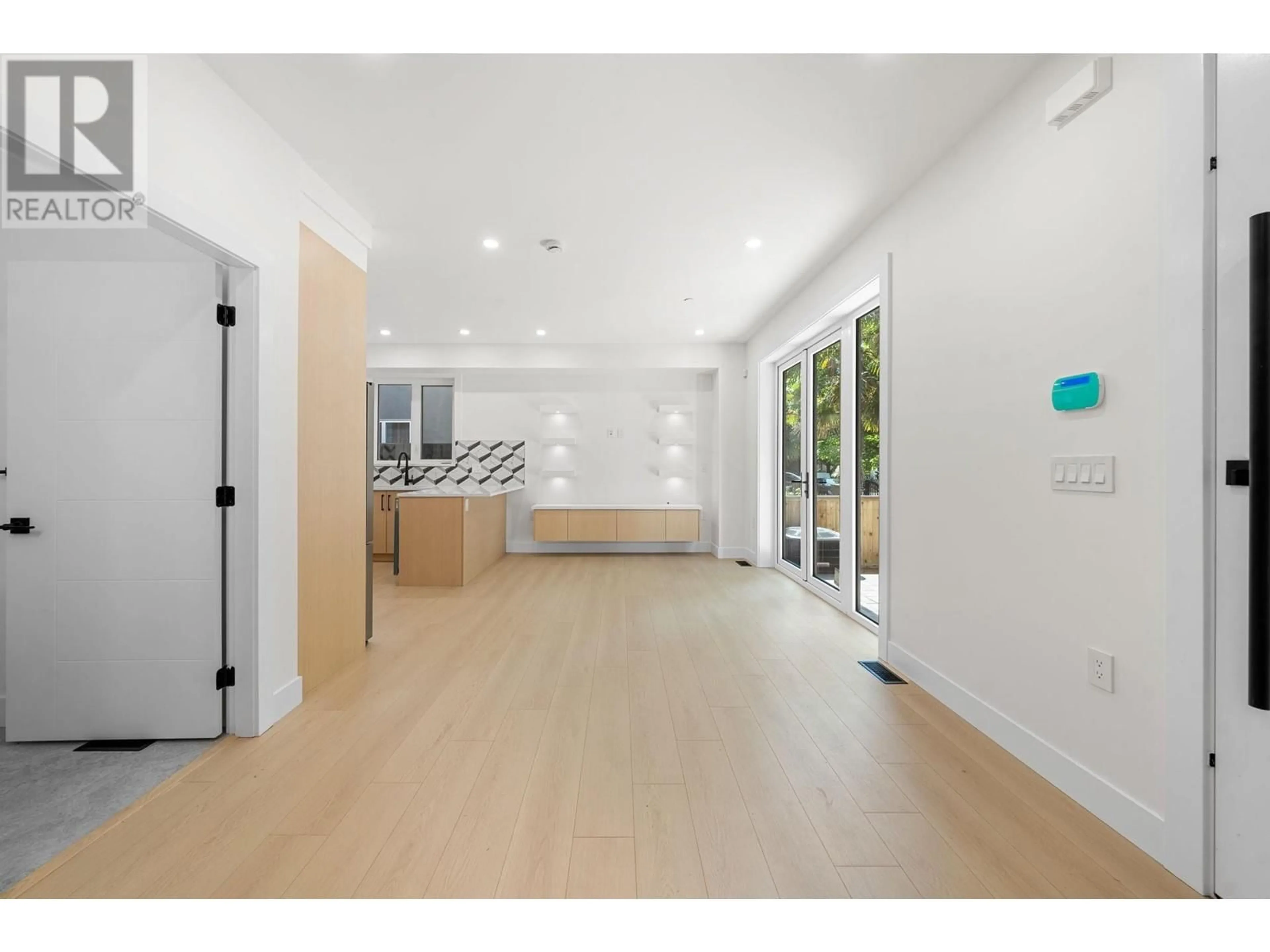 Indoor foyer for 3425 ARCHIMEDES STREET, Vancouver British Columbia V5R4W4