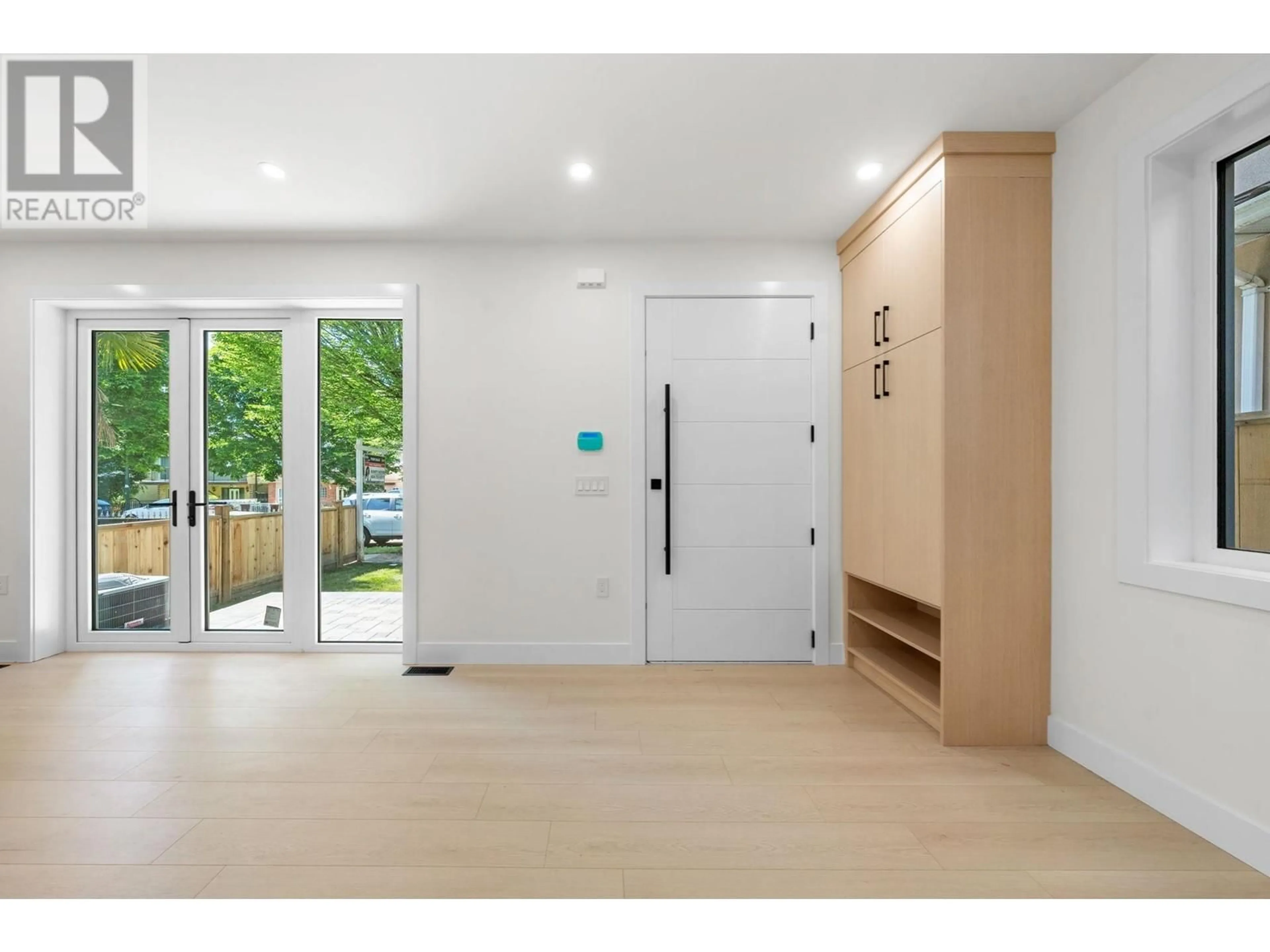 Indoor entryway for 3425 ARCHIMEDES STREET, Vancouver British Columbia V5R4W4
