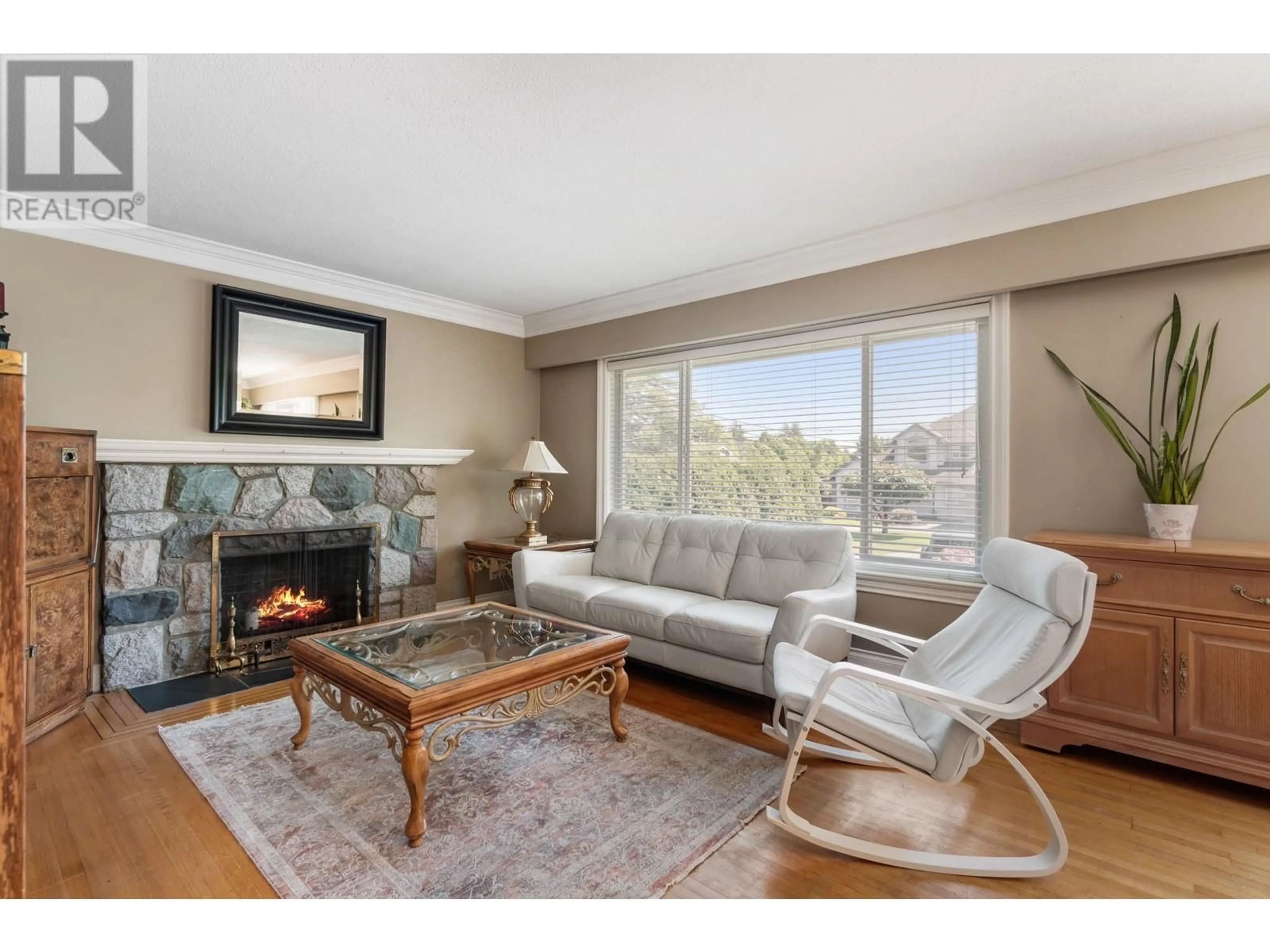 Living room with furniture, wood/laminate floor for 5561 52 AVENUE, Delta British Columbia V4K2C7