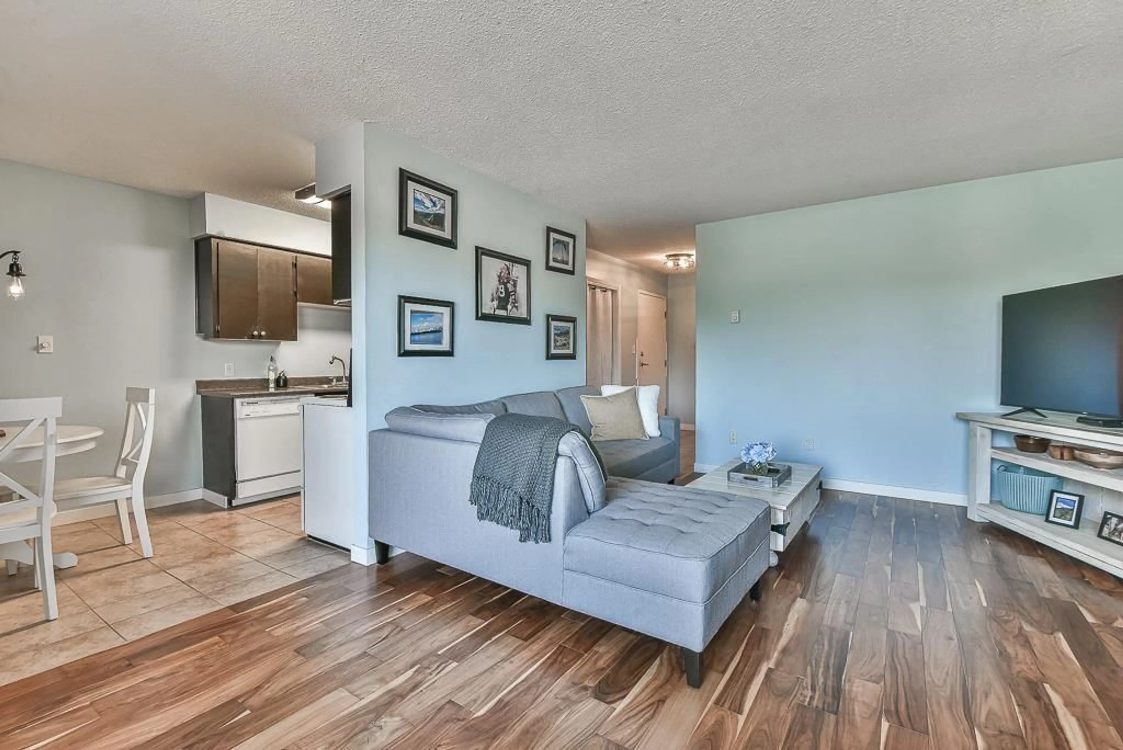Living room with furniture, wood/laminate floor for 306 - 2211 CLEARBROOK, Abbotsford British Columbia V2T2X4