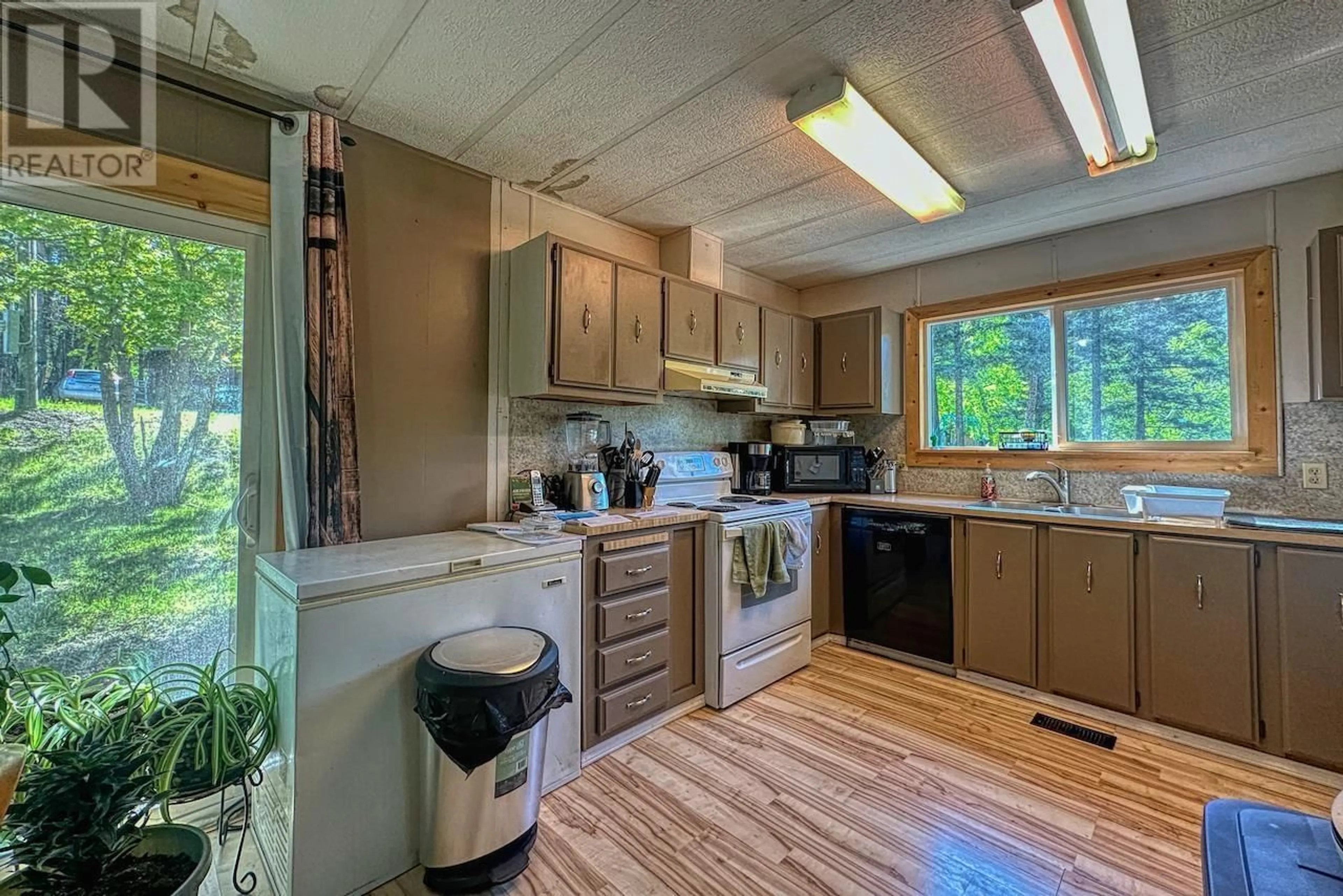 Standard kitchen, unknown for 22 - 2155 COMMODORE CRESCENT, Williams Lake British Columbia V2G5E1