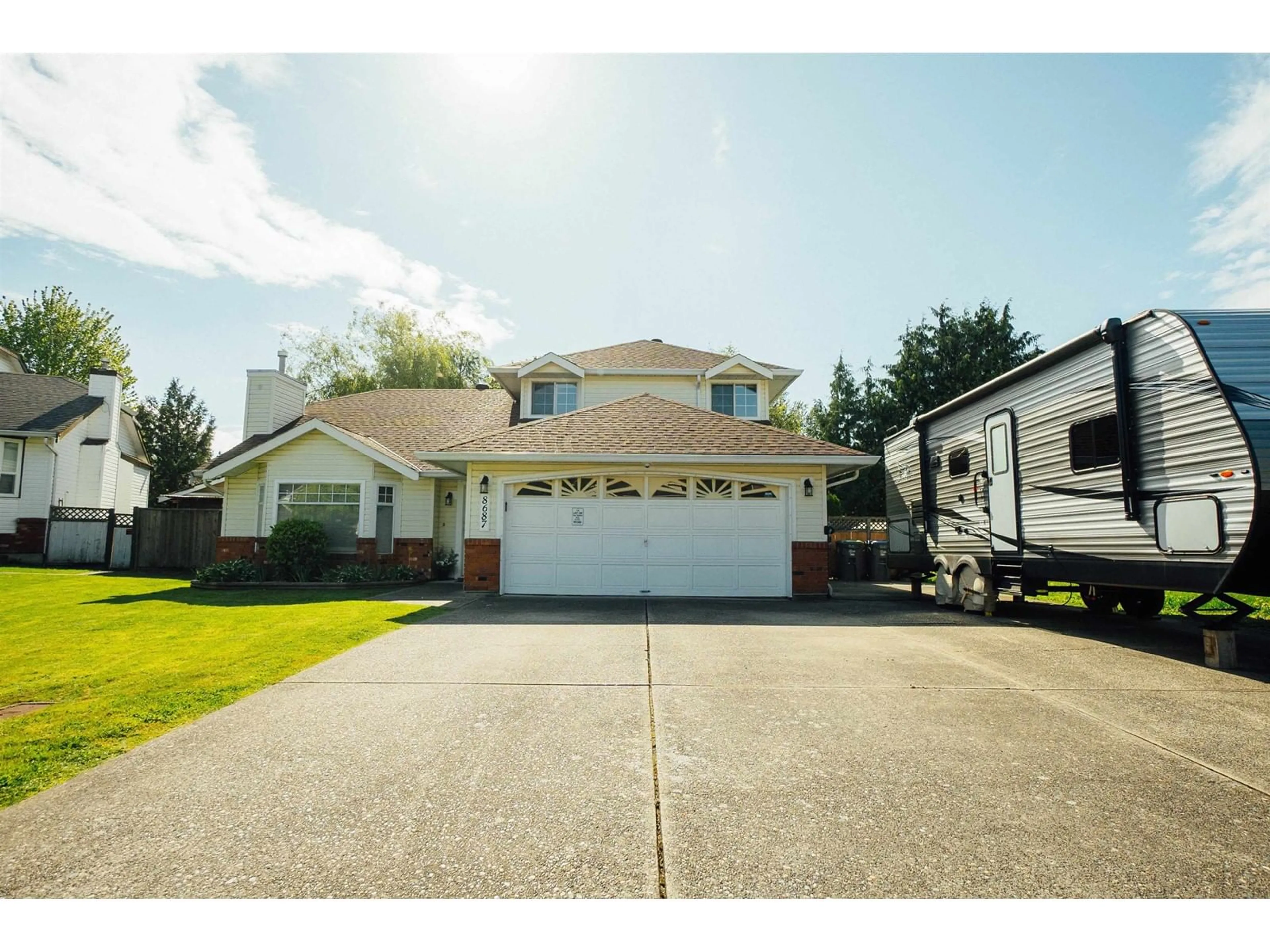 Home with vinyl exterior material, street for 8687 MILTON, Surrey British Columbia V3S5G9
