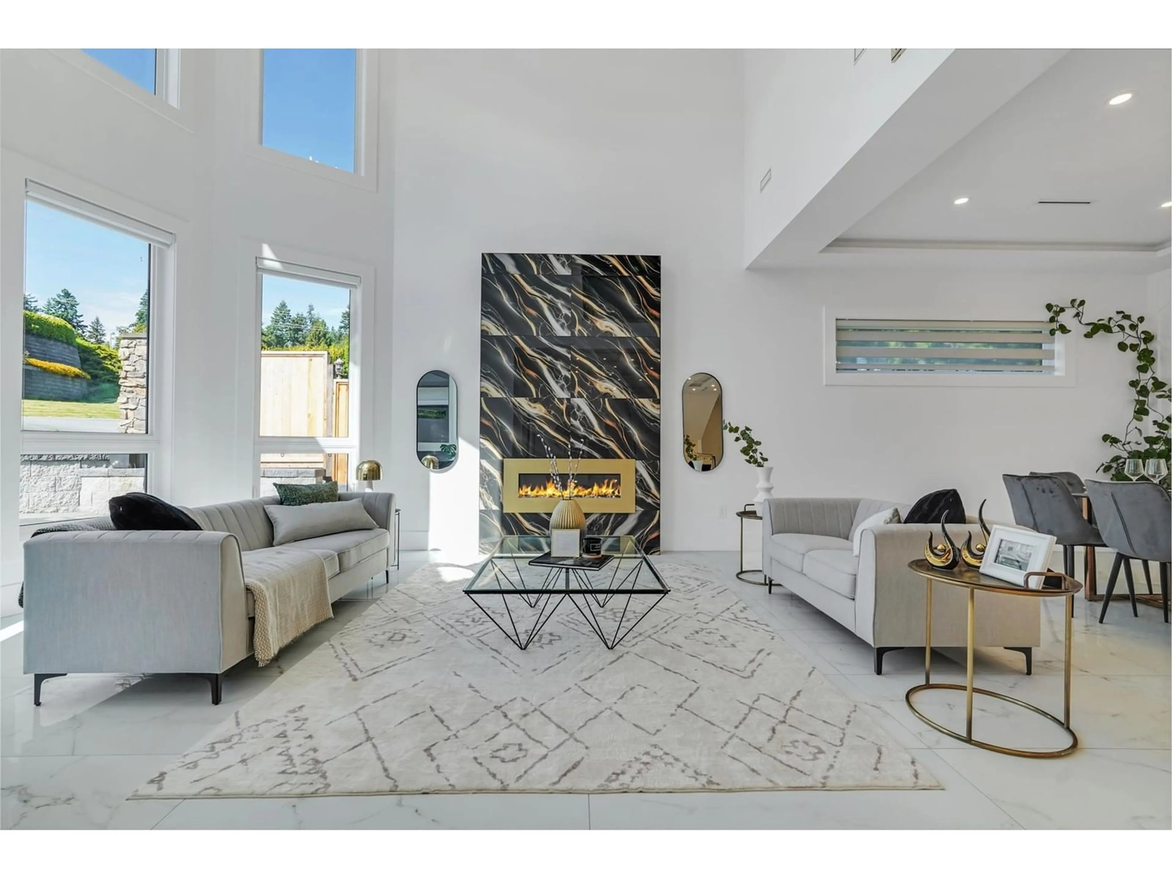 Living room with furniture, ceramic/tile floor for 12958 SOUTHRIDGE, Surrey British Columbia V3X3E3