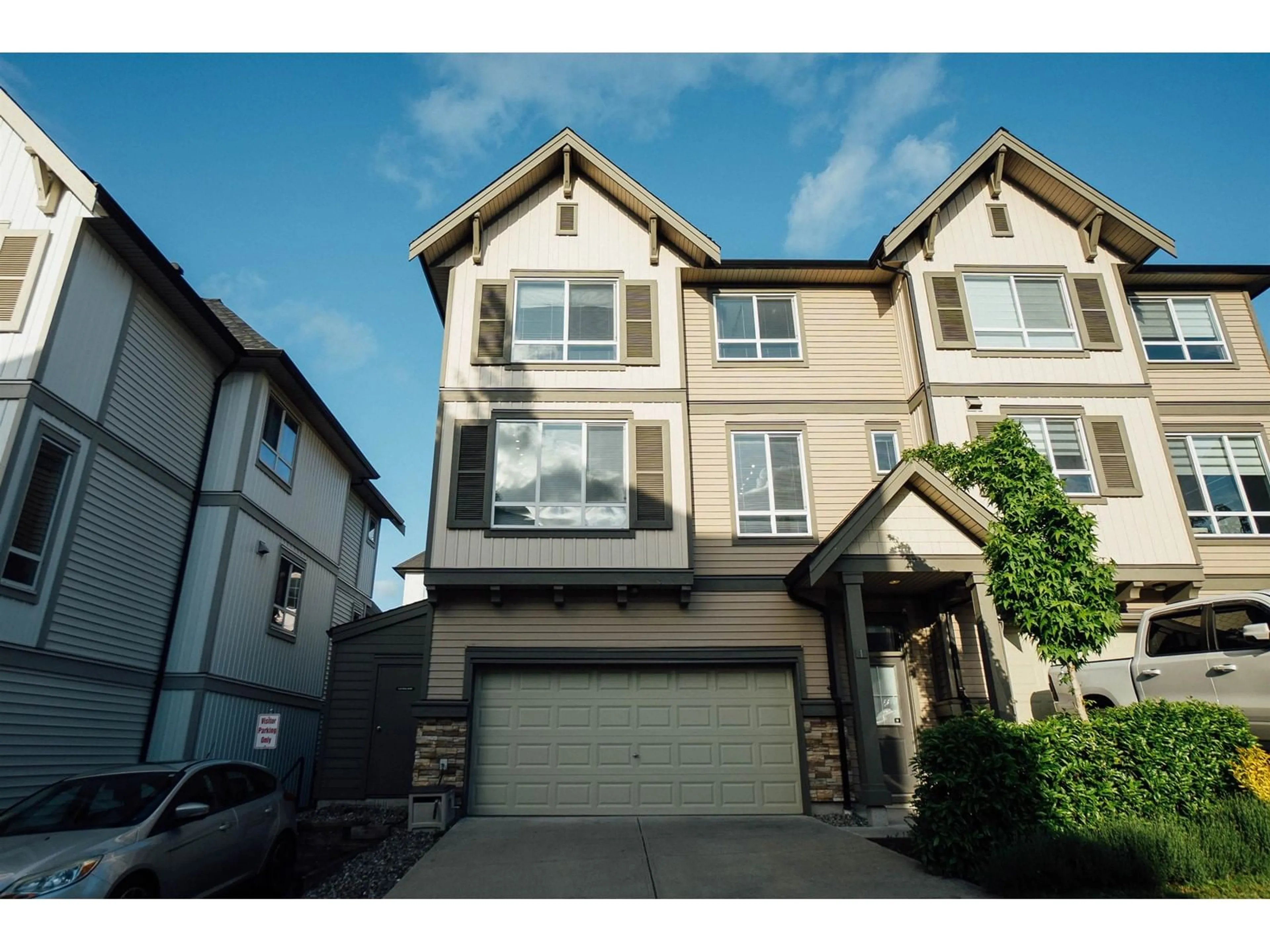 A pic from outside/outdoor area/front of a property/back of a property/a pic from drone, street for 1 - 30930 WESTRIDGE, Abbotsford British Columbia V2T0H6